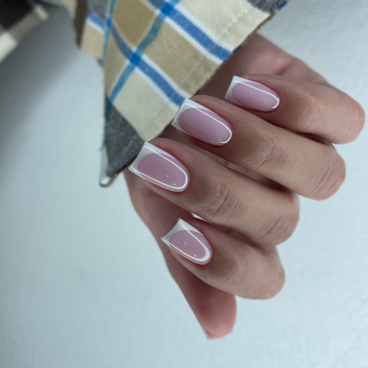 Новинки летнего маникюра на август 2026: 8 топовых идей