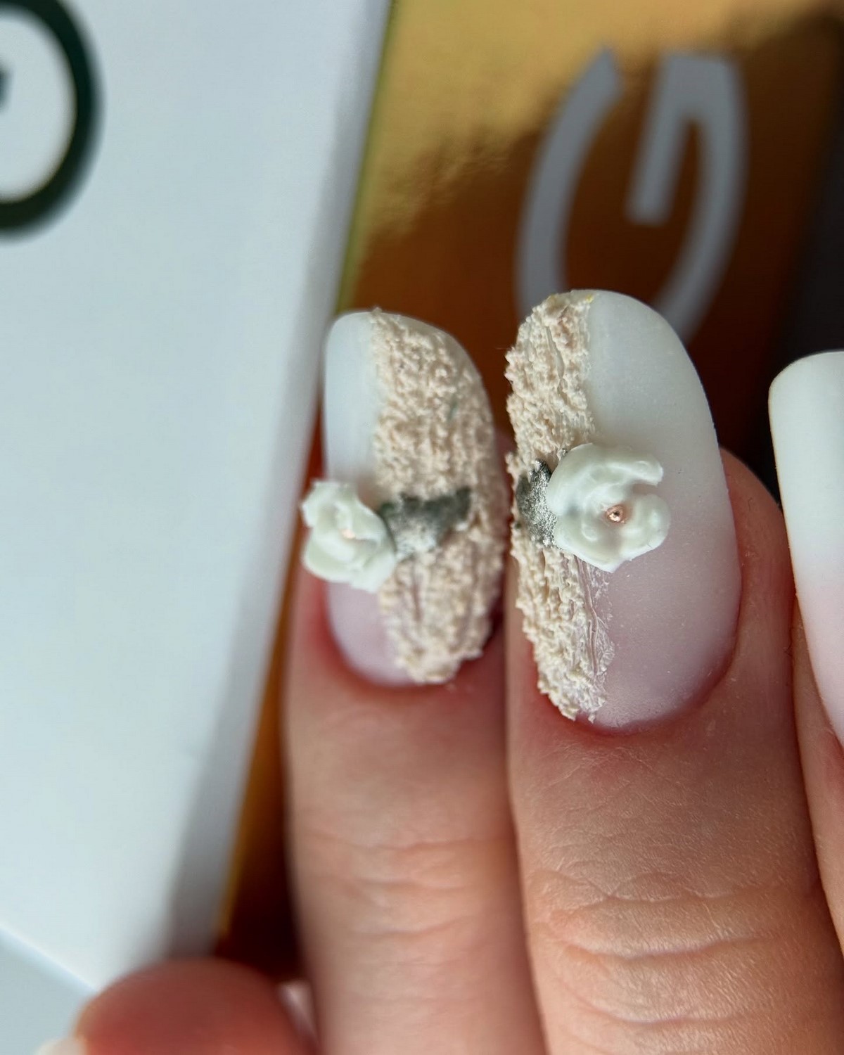 Новинки летнего маникюра на август 2026: 8 топовых идей