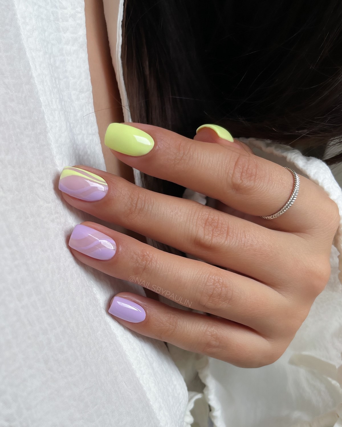 Новинки летнего маникюра на август 2026: 8 топовых идей