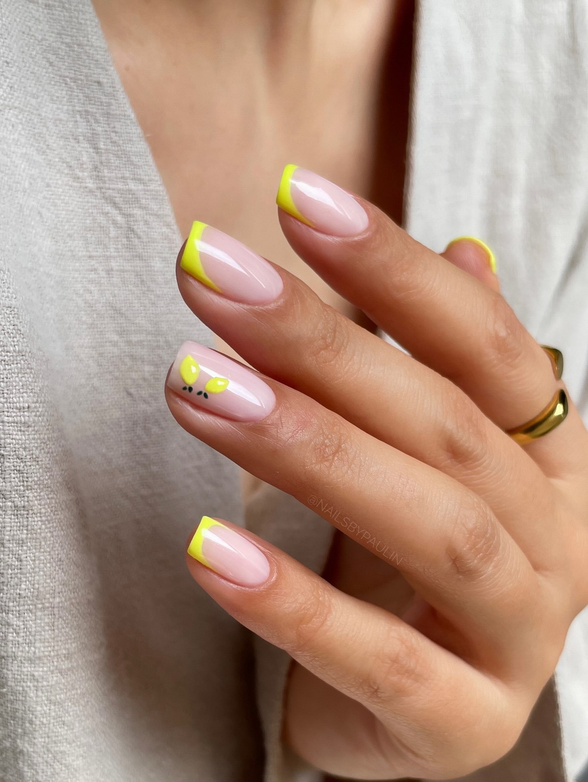 Новинки летнего маникюра на август 2026: 8 топовых идей