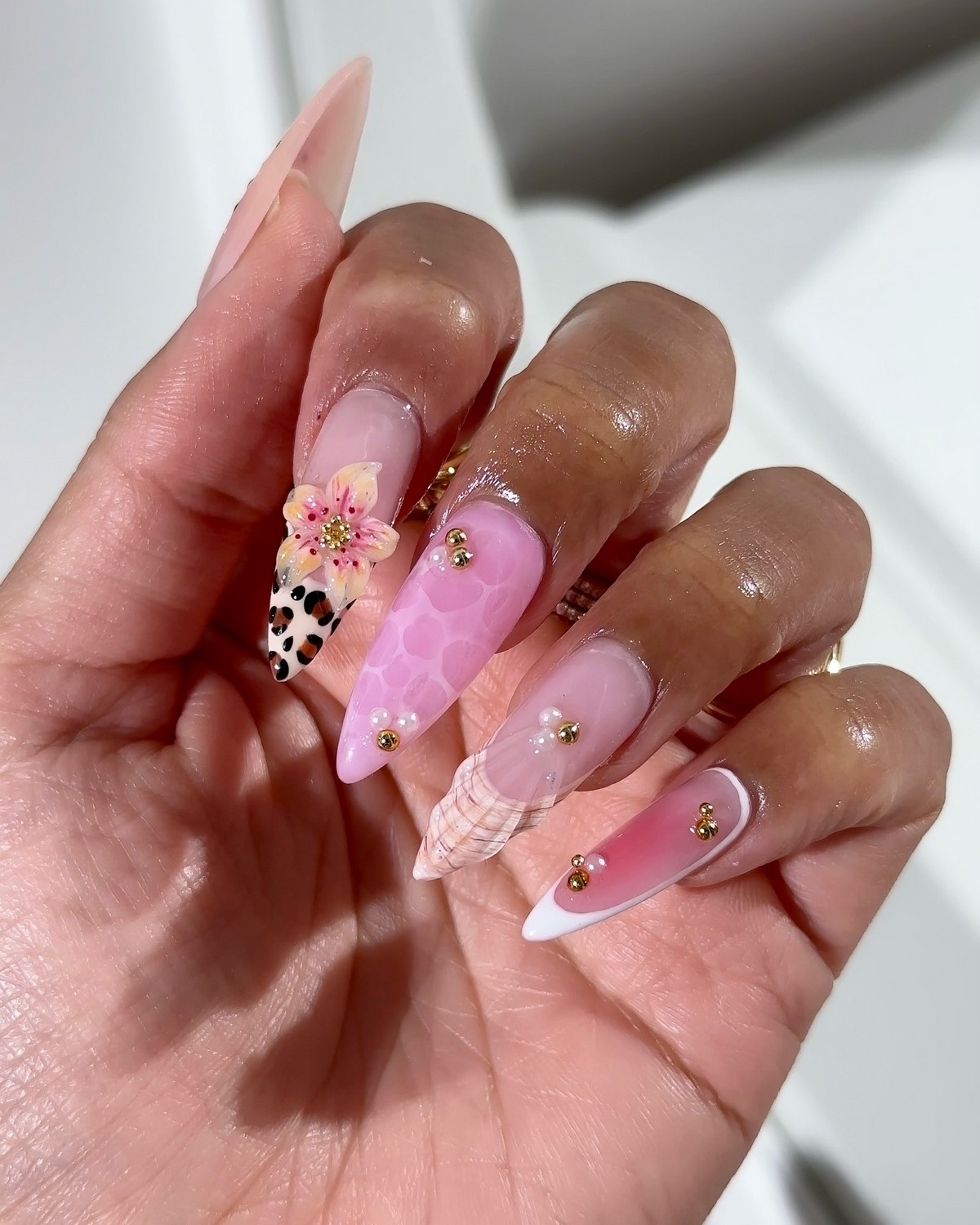 Новинки летнего маникюра на август 2026: 8 топовых идей