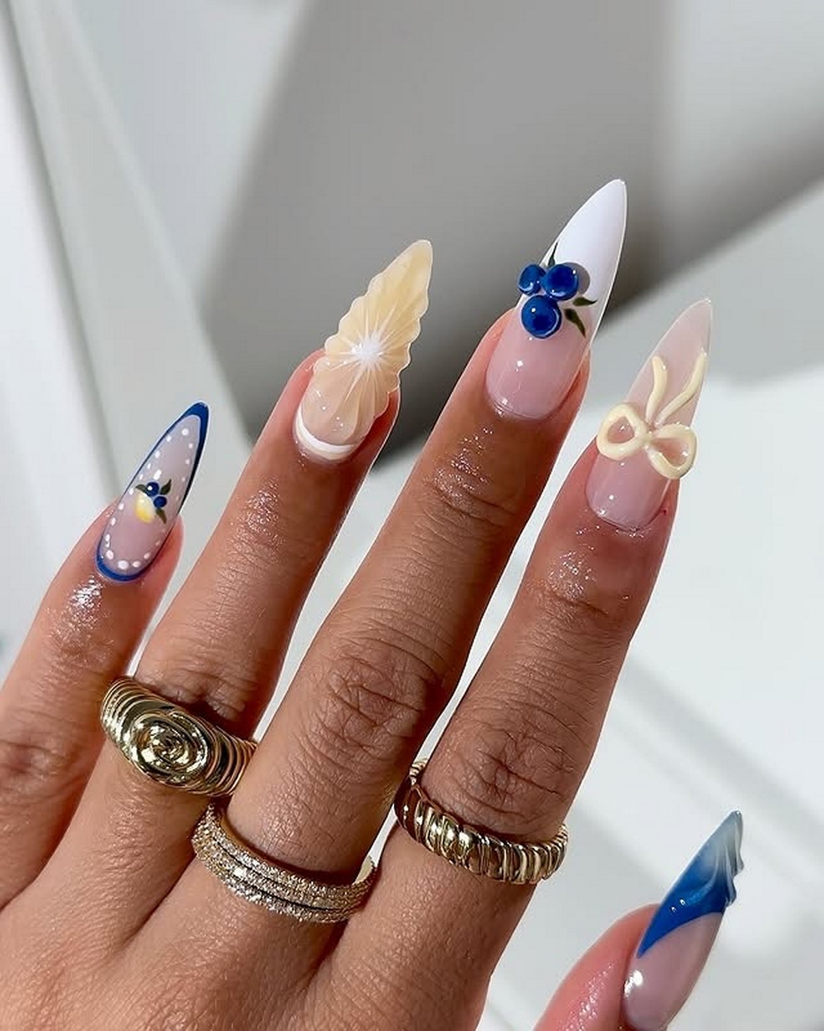 Новинки летнего маникюра на август 2026: 8 топовых идей