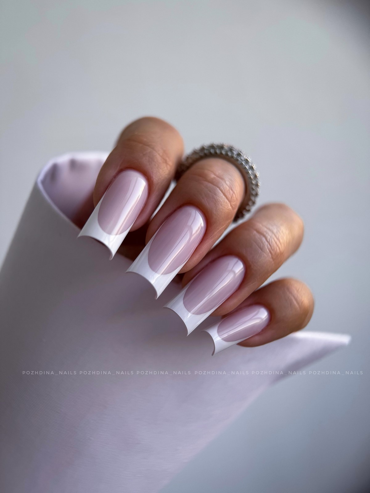 Новинки летнего маникюра на август 2026: 8 топовых идей