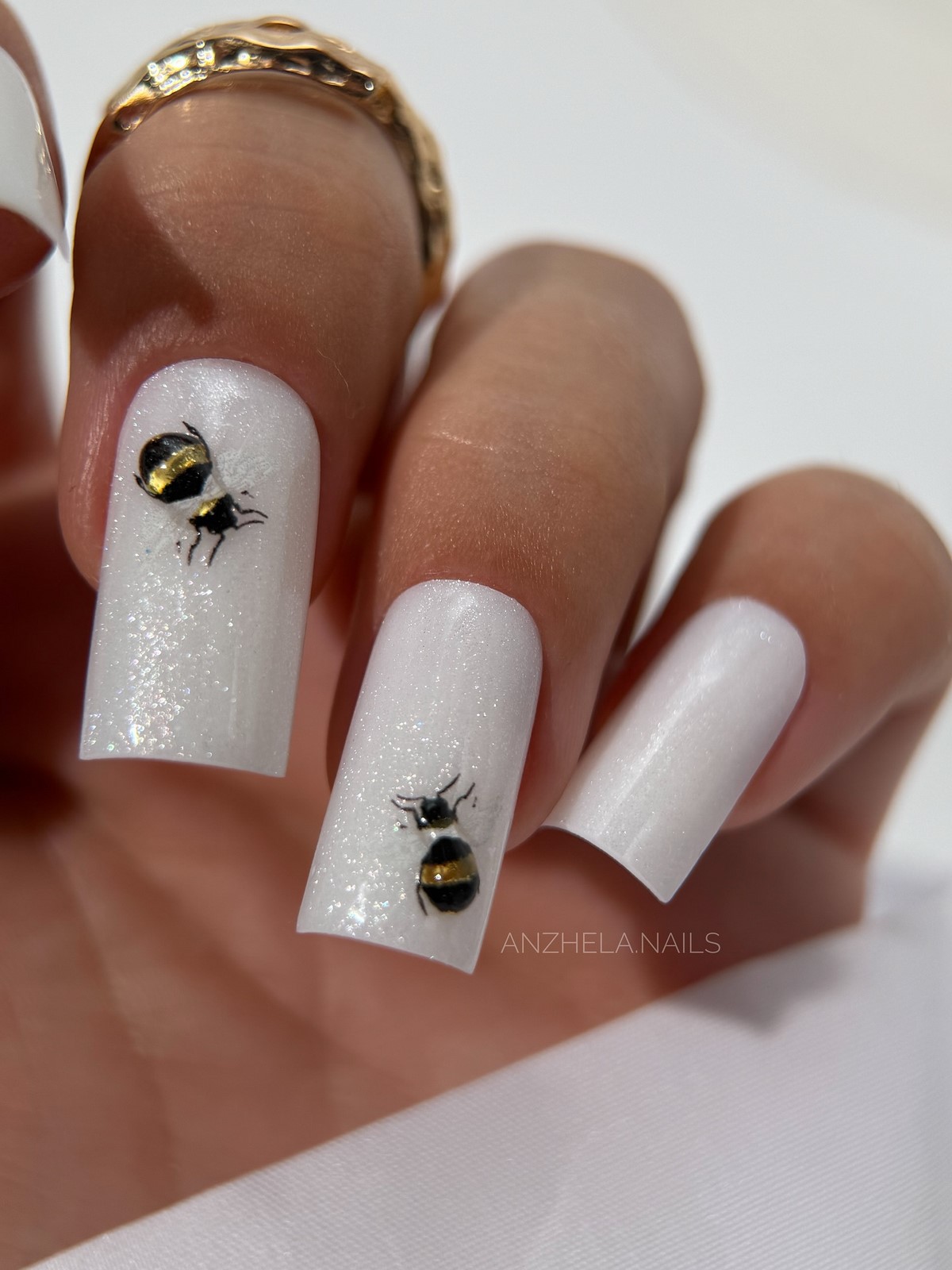 Новинки летнего маникюра на август 2026: 8 топовых идей