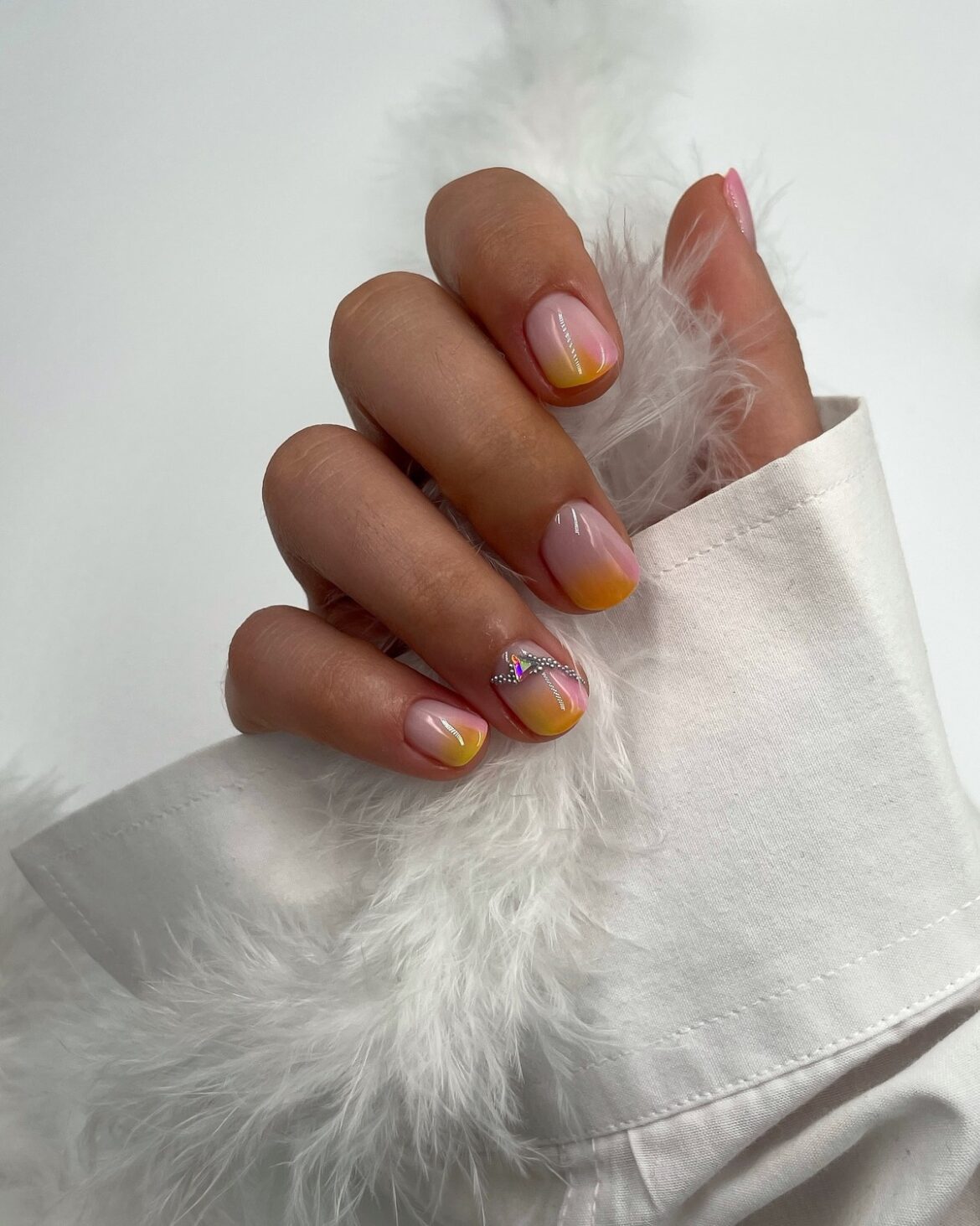 Какой маникюр будет в тренде осенью 2026 года