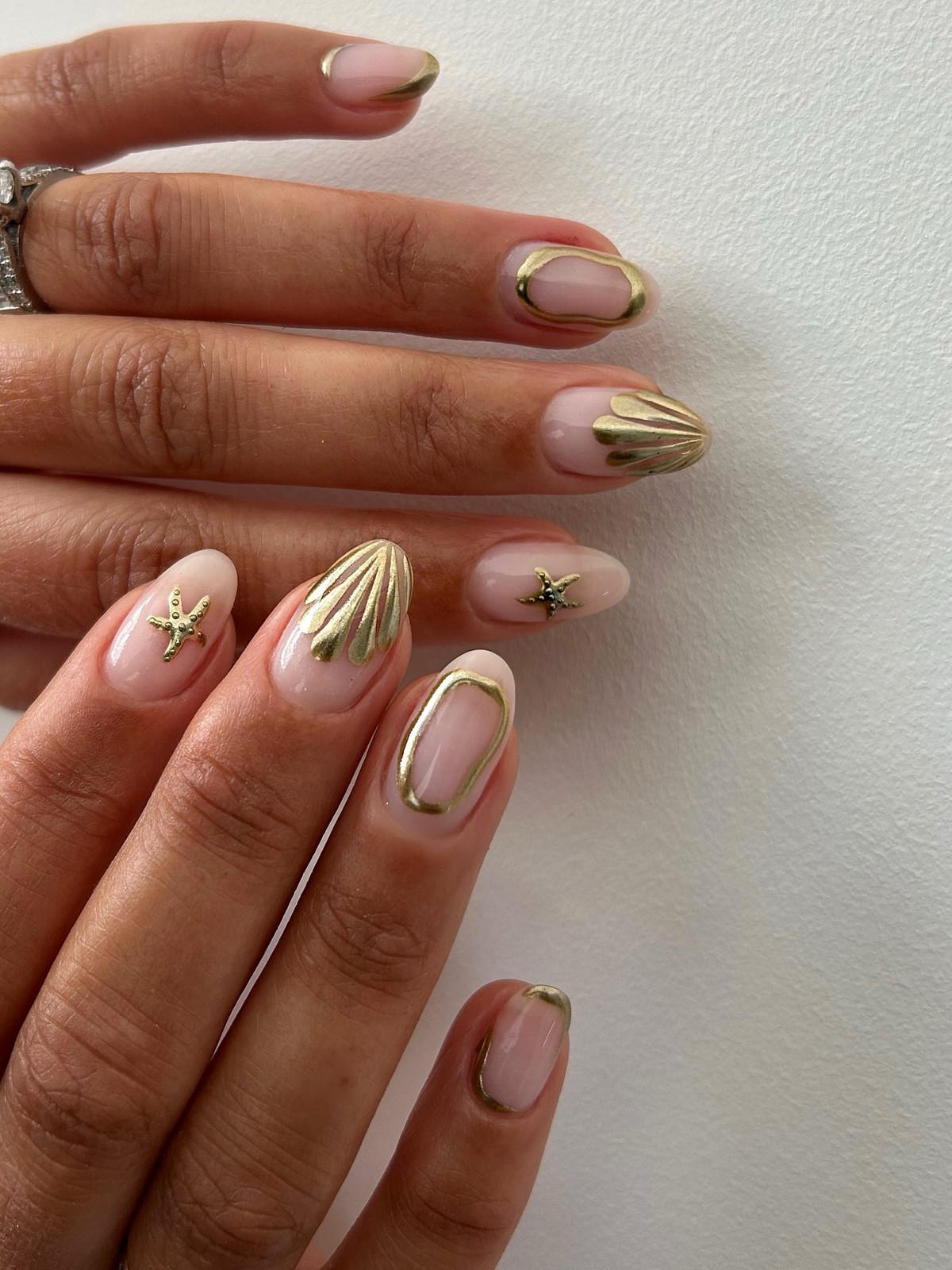 Какой маникюр будет в тренде осенью 2026 года