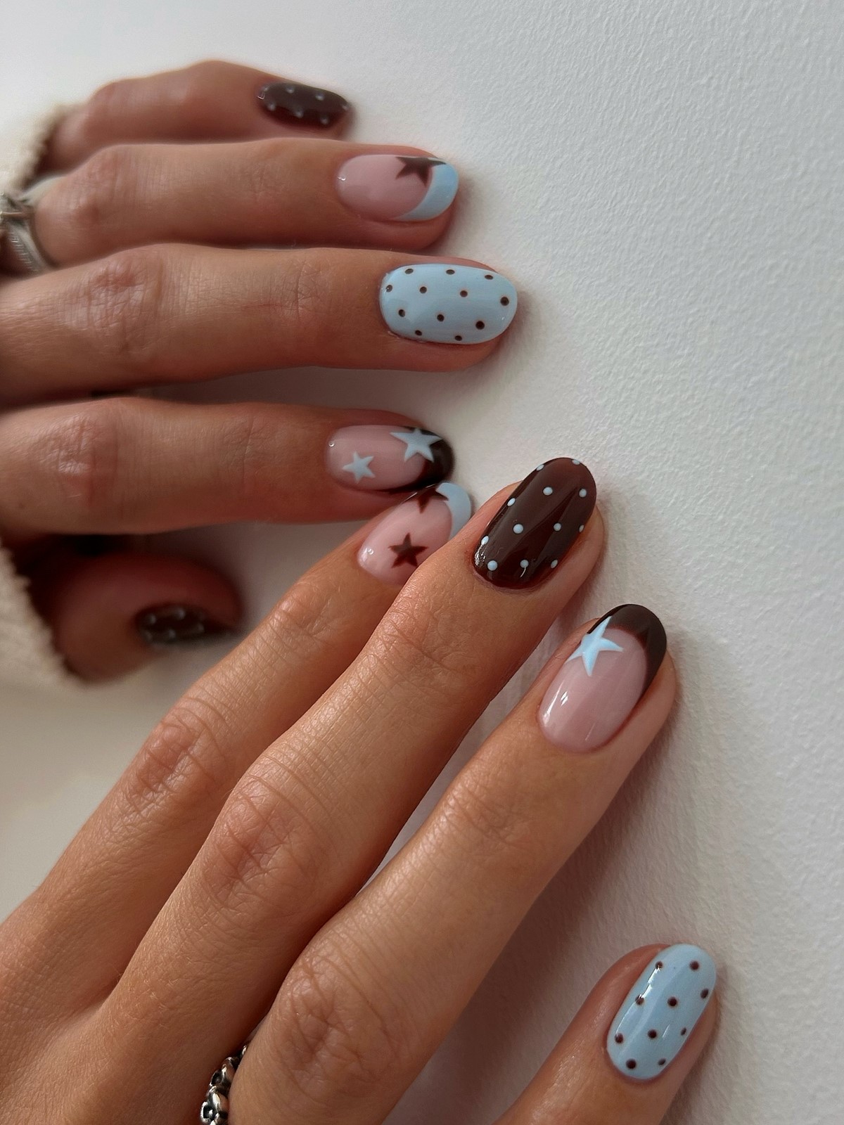 Какой маникюр будет в тренде осенью 2026 года