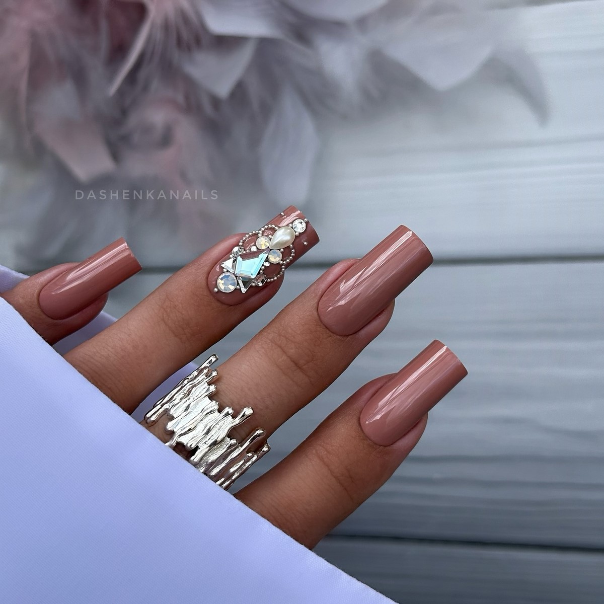 Какой маникюр будет в тренде осенью 2026 года