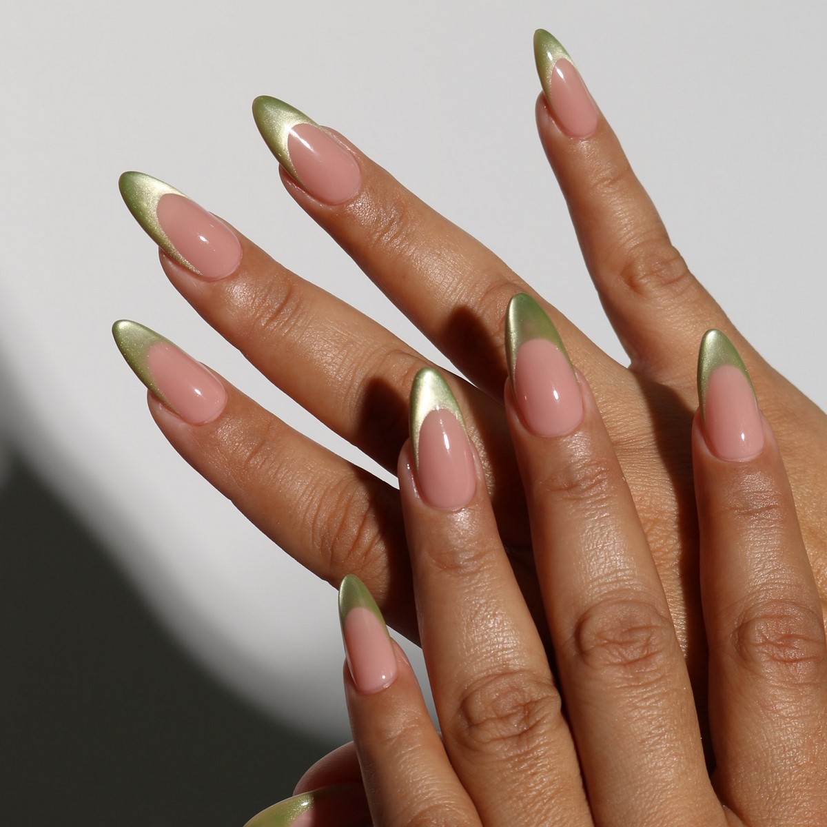 Какой маникюр будет в тренде осенью 2026 года