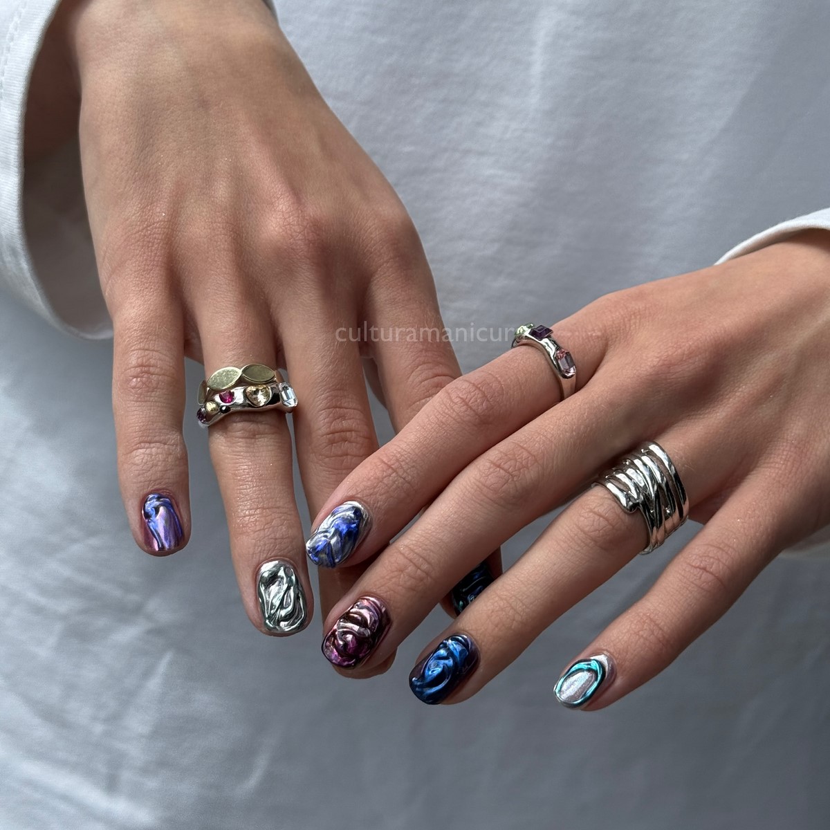 Какой маникюр будет в тренде осенью 2026 года