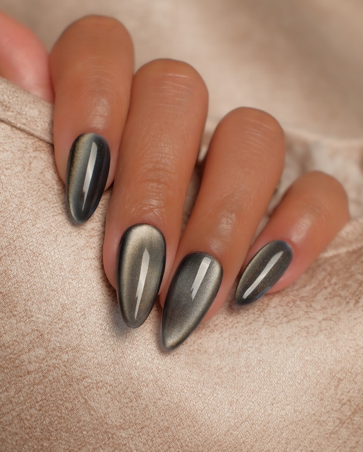 Какой маникюр будет в тренде осенью 2026 года