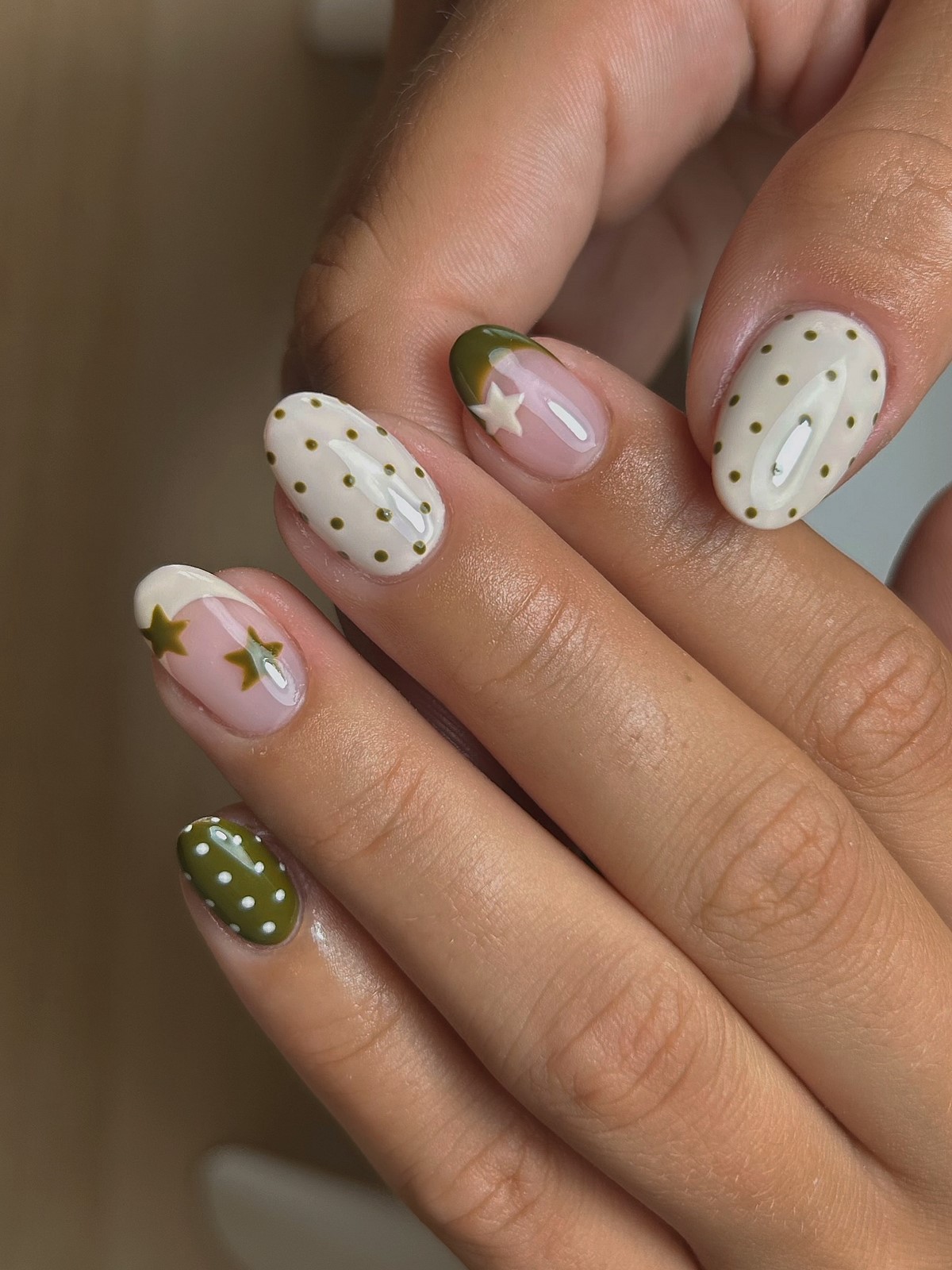 Какой маникюр будет в тренде осенью 2026 года