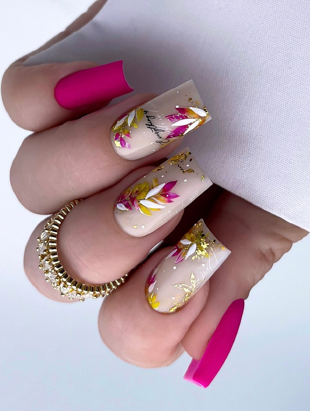 Какой маникюр будет в тренде осенью 2026 года