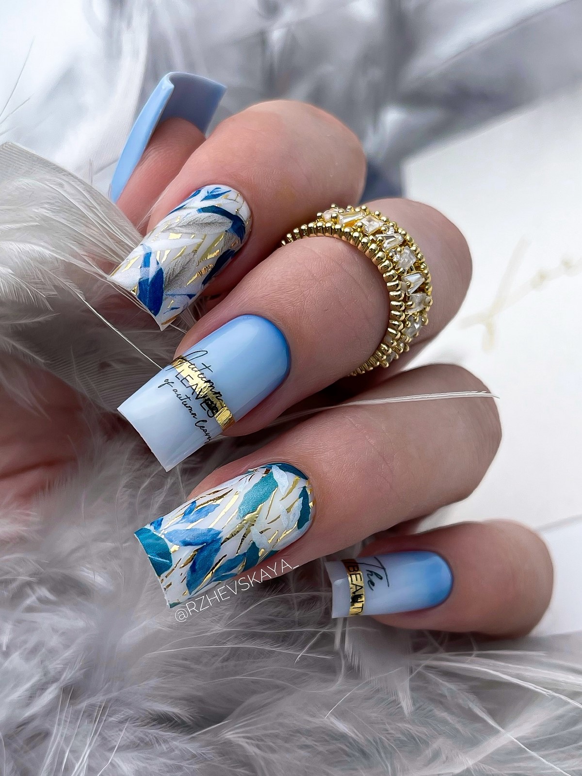 Какой маникюр будет в тренде осенью 2026 года