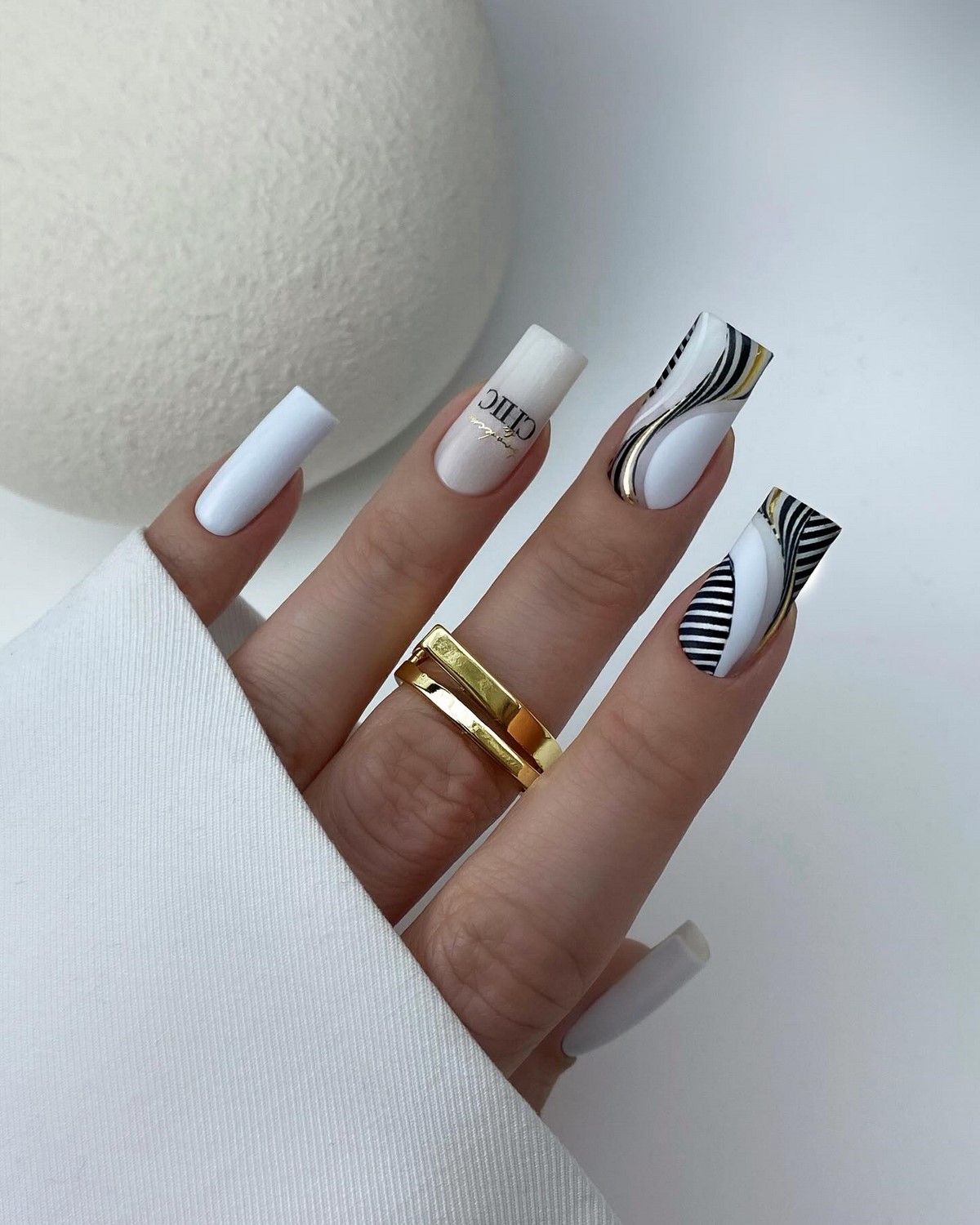 Какой маникюр будет в тренде осенью 2026 года