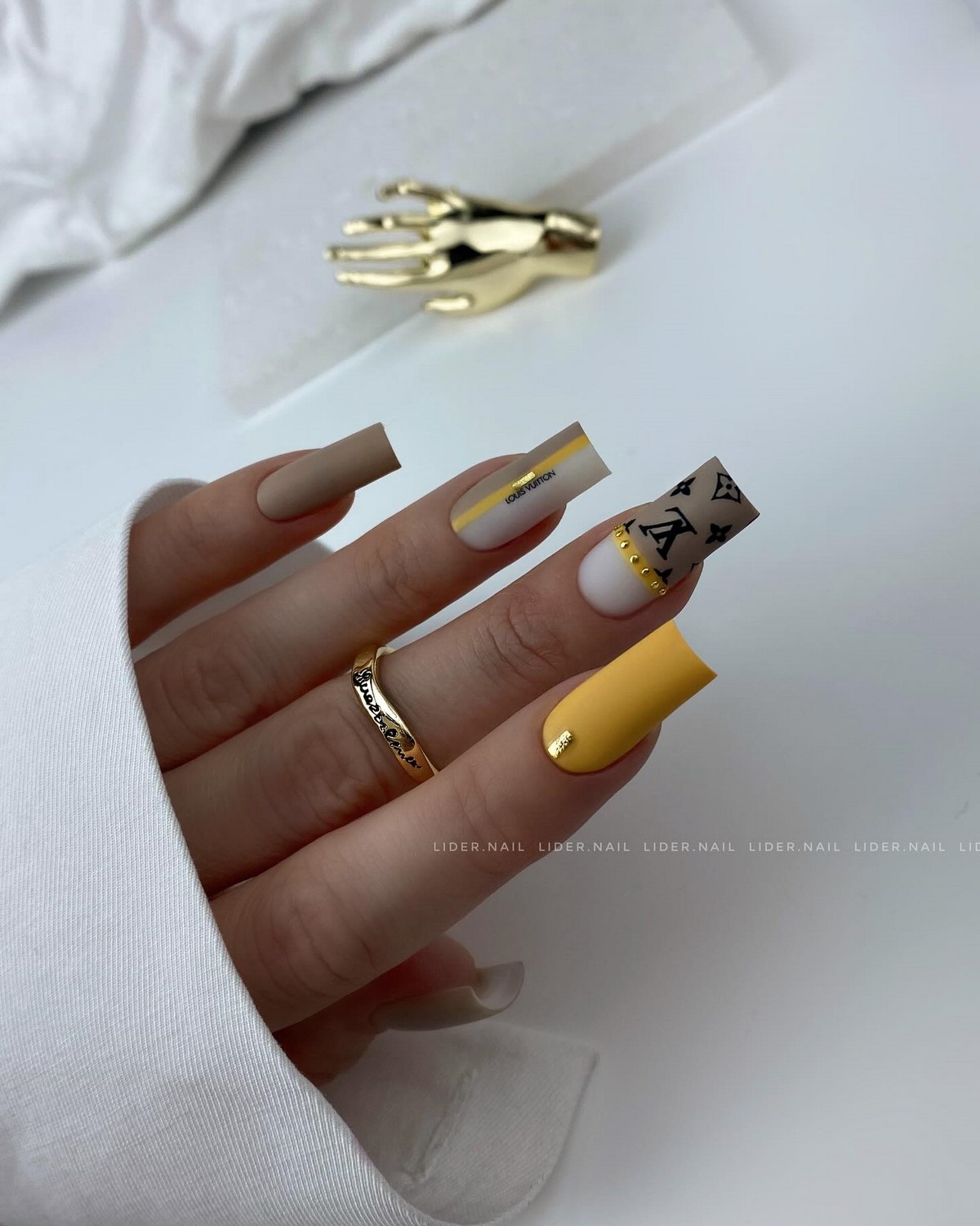 Какой маникюр будет в тренде осенью 2026 года