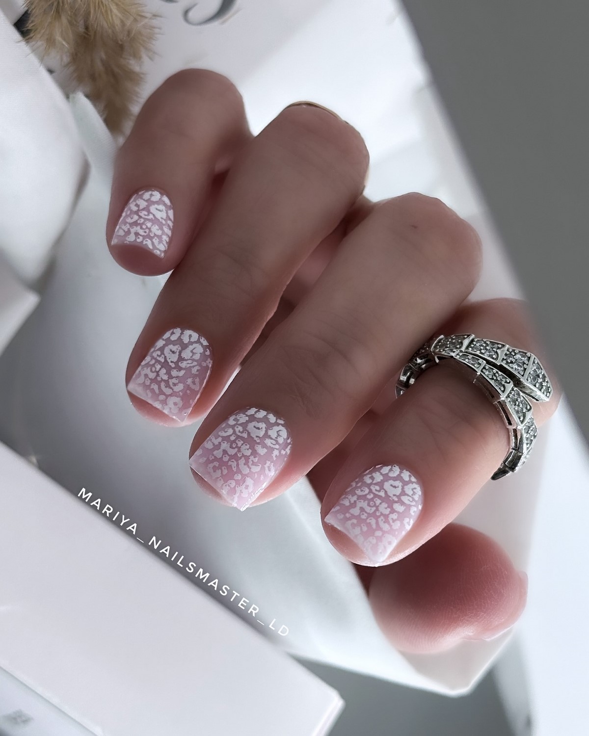 Какой маникюр будет в тренде осенью 2026 года