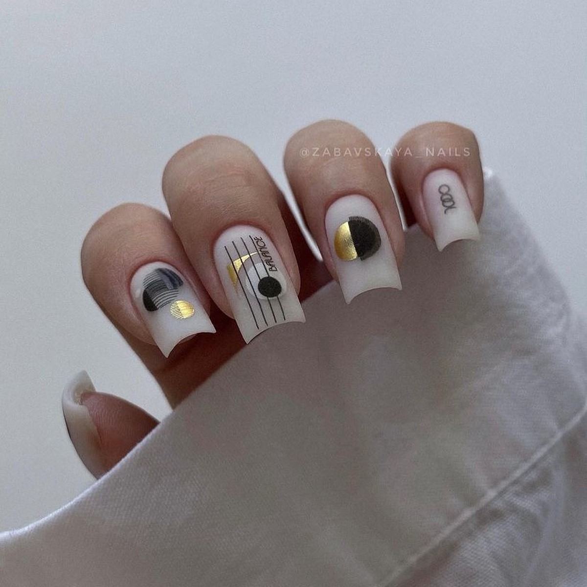 Какой маникюр будет в тренде осенью 2026 года