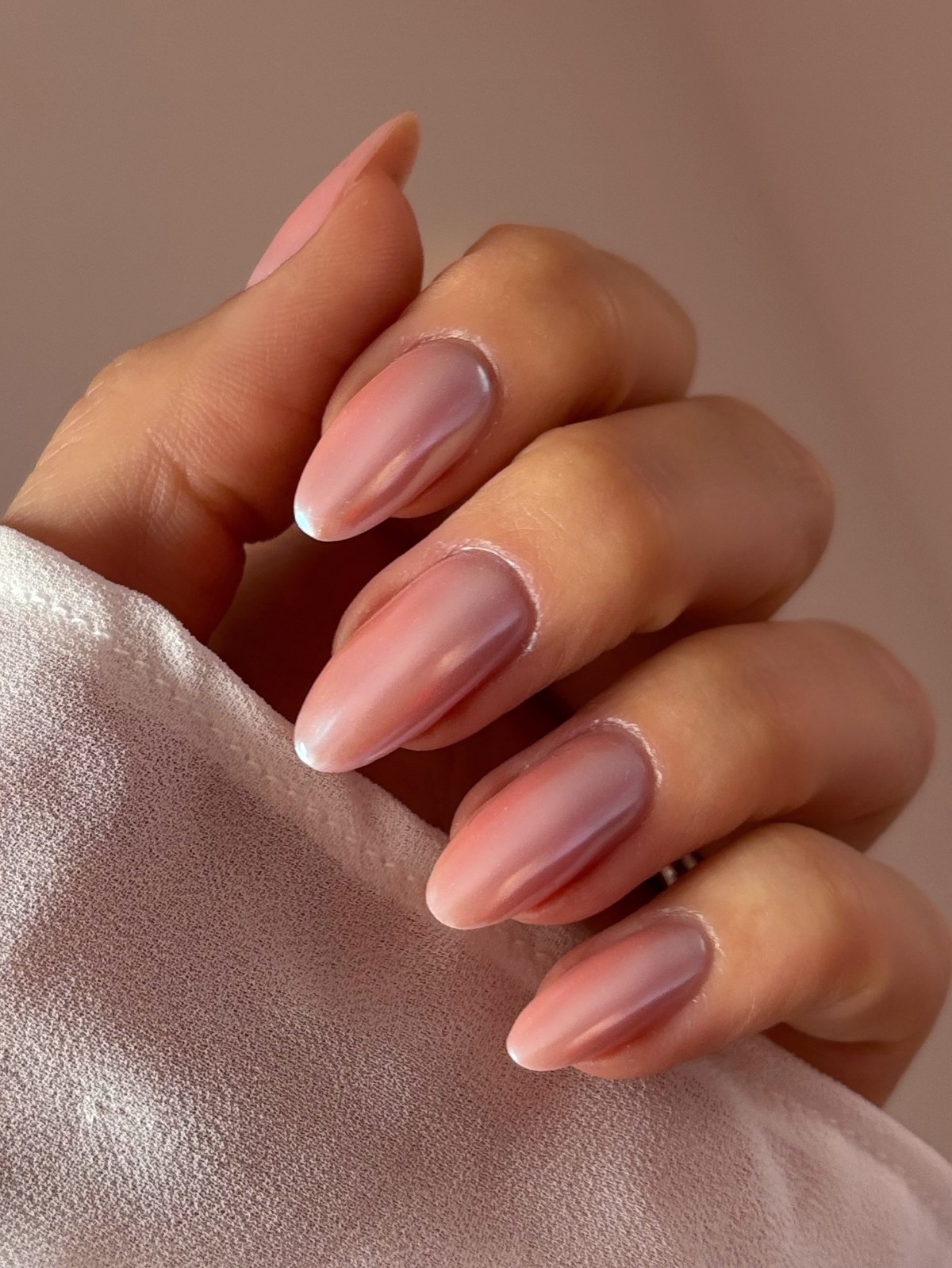 Какой маникюр будет в тренде осенью 2026 года