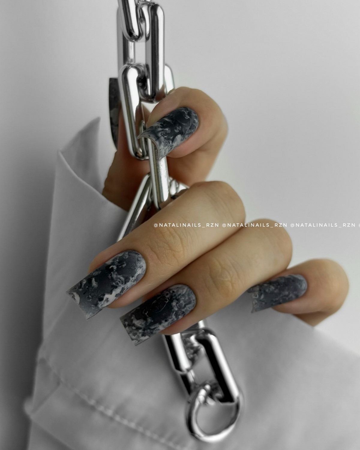 Какой маникюр будет в тренде осенью 2026 года