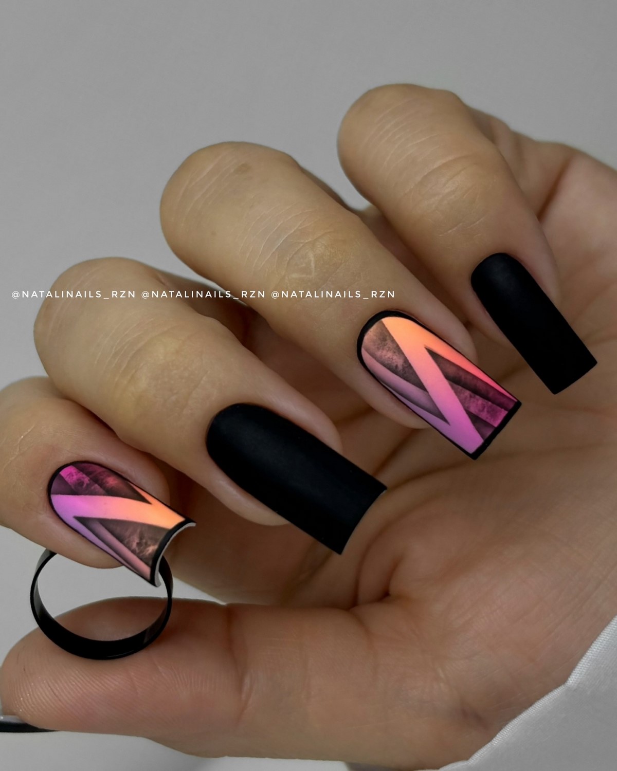 Какой маникюр будет в тренде осенью 2026 года