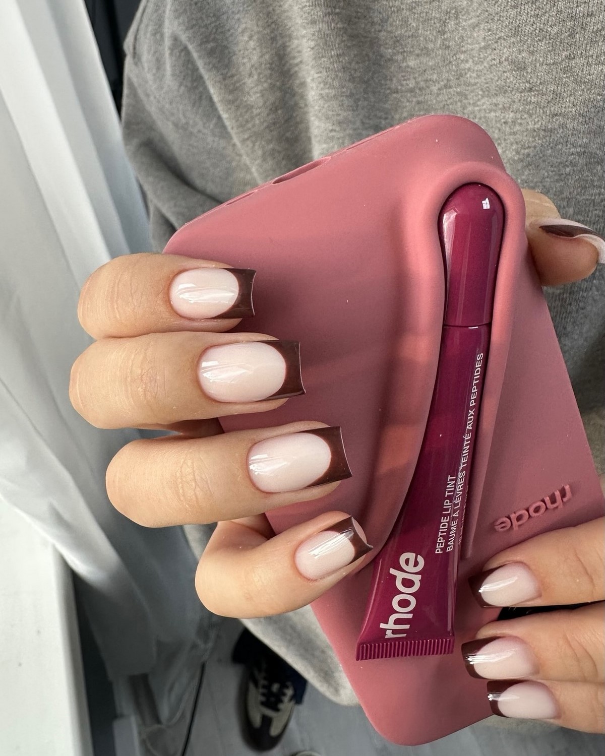 Какой маникюр будет в тренде осенью 2026 года