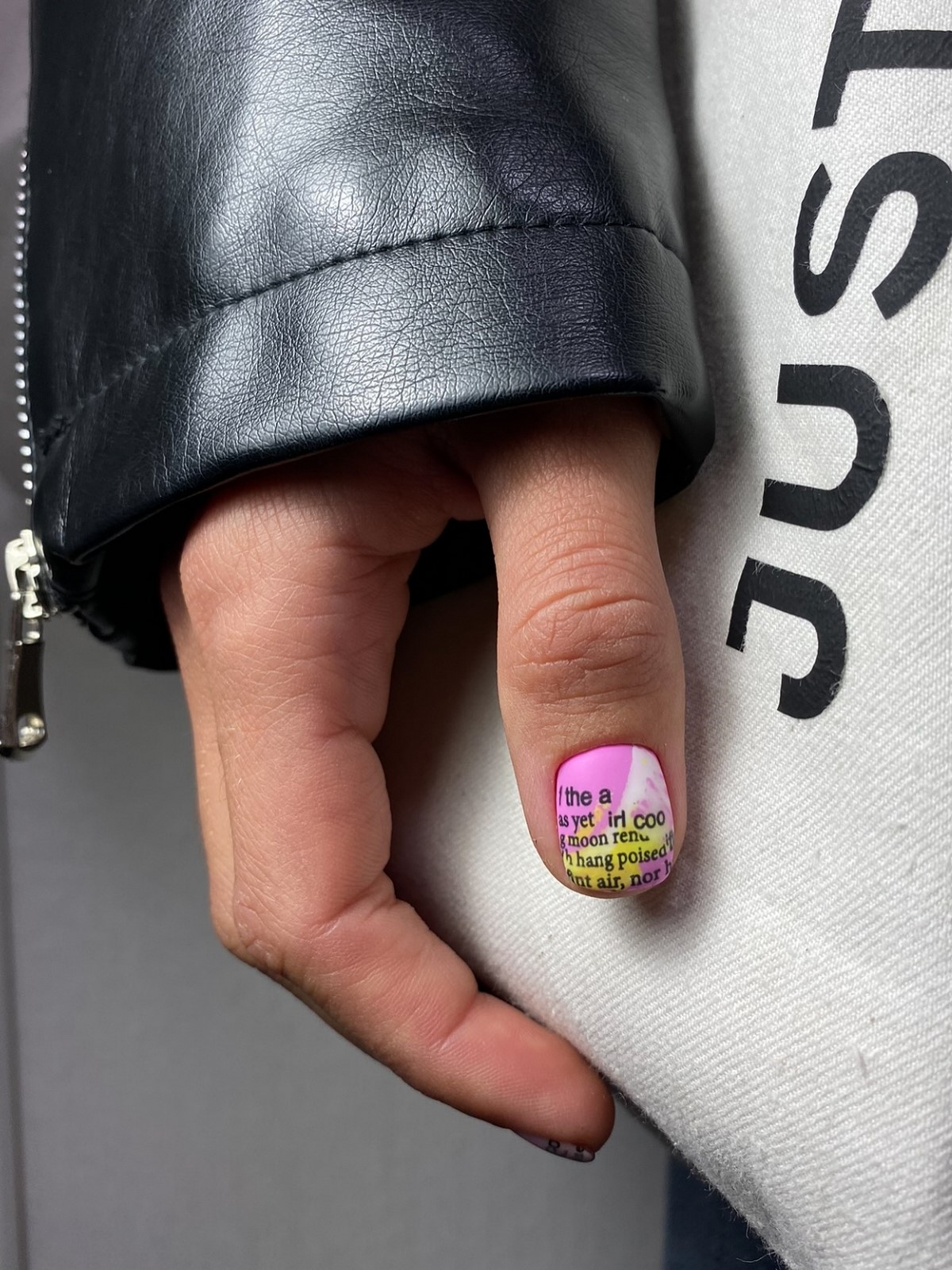 Какой маникюр будет в тренде осенью 2026 года