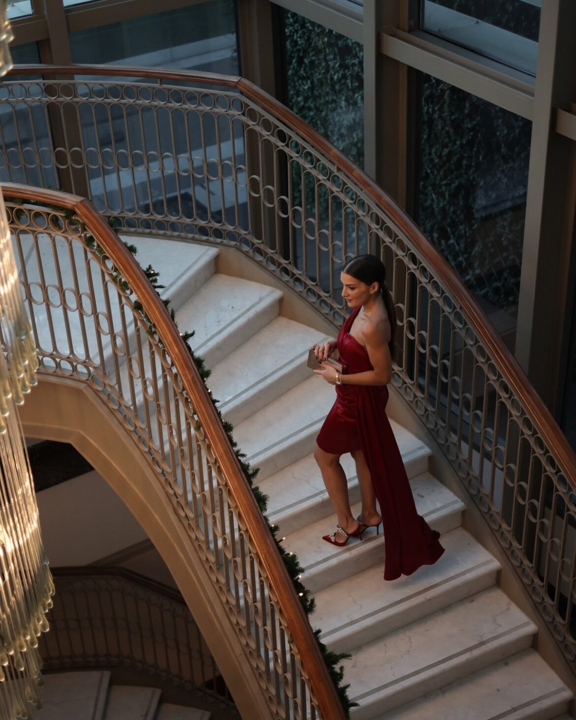 Новогодние платья 2027: встречаем праздник стильно