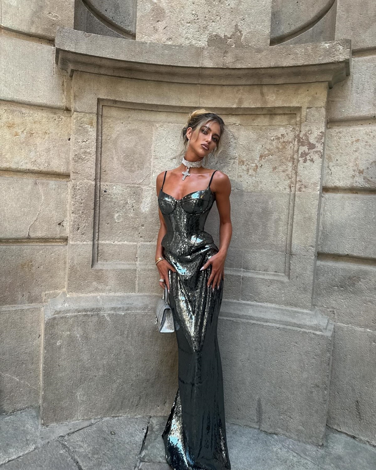 Новогодние платья 2027: встречаем праздник стильно