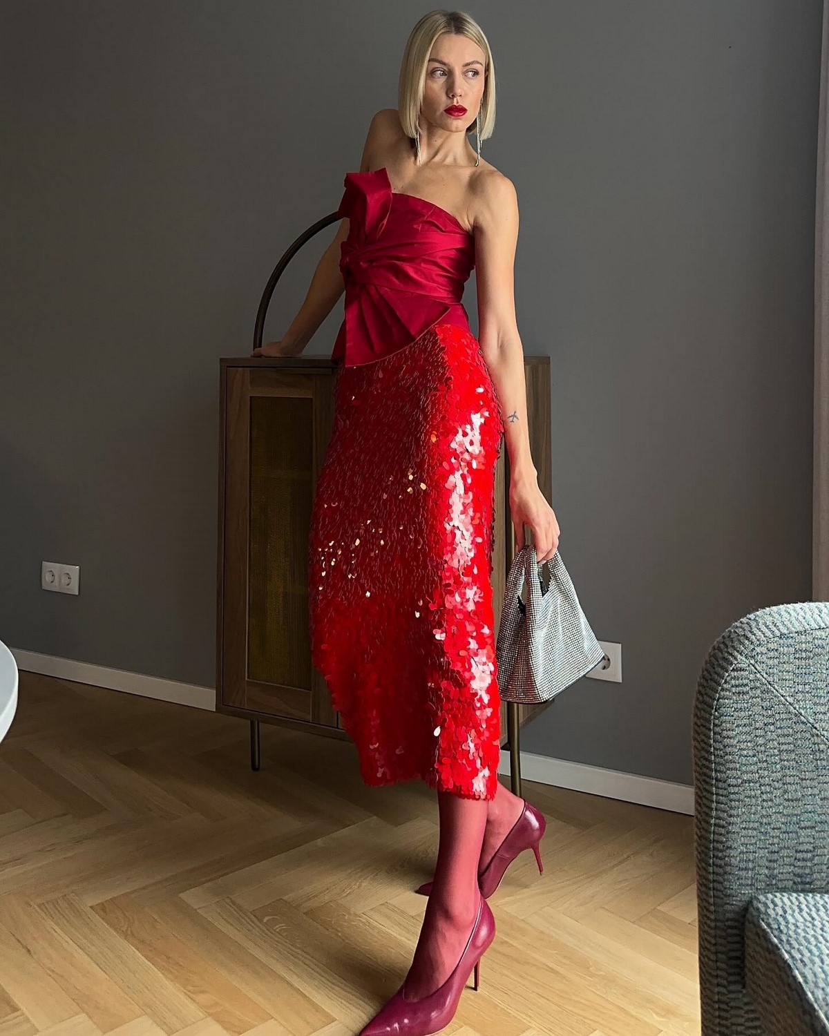 Новогодние платья 2027: встречаем праздник стильно