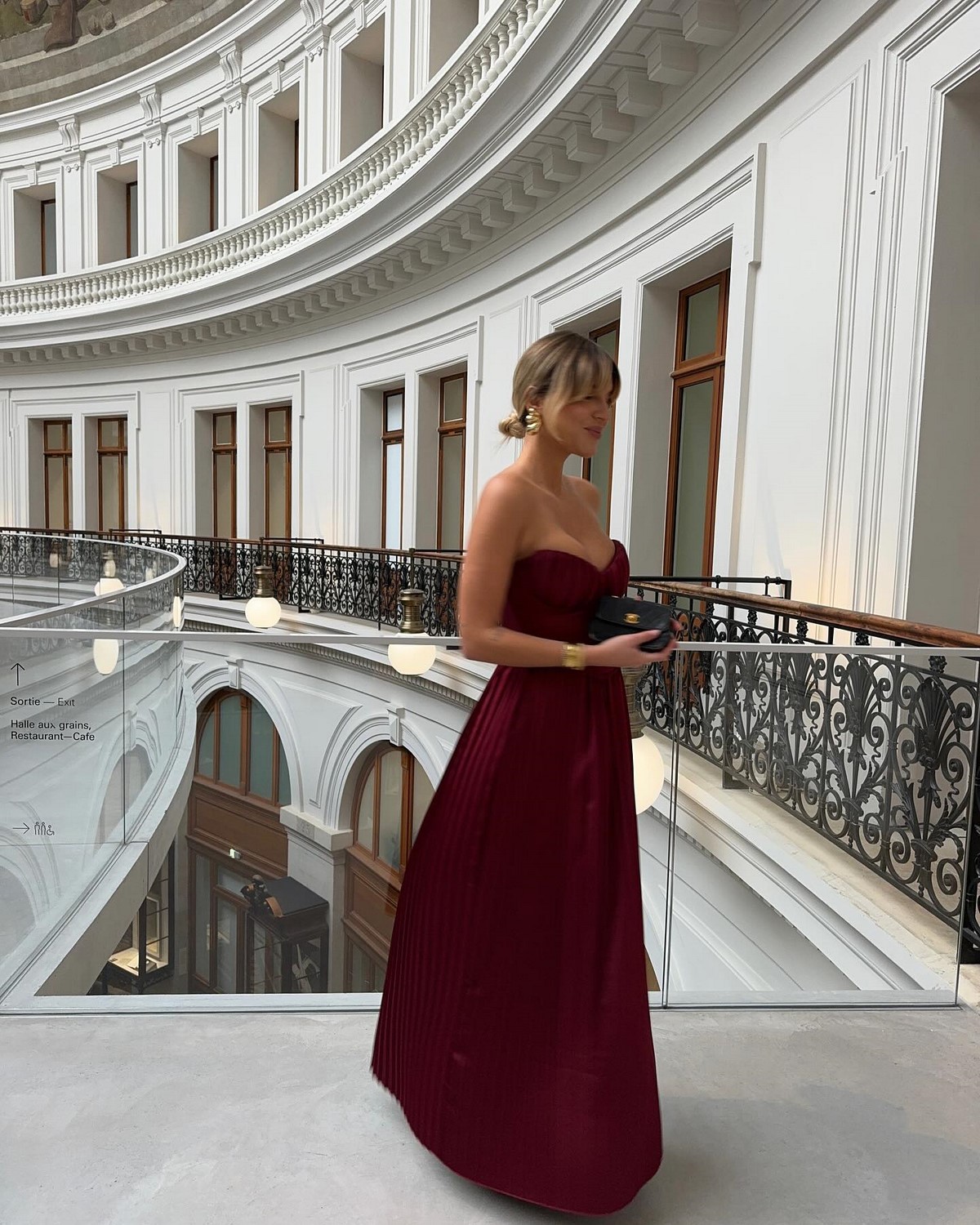 Новогодние платья 2027: встречаем праздник стильно