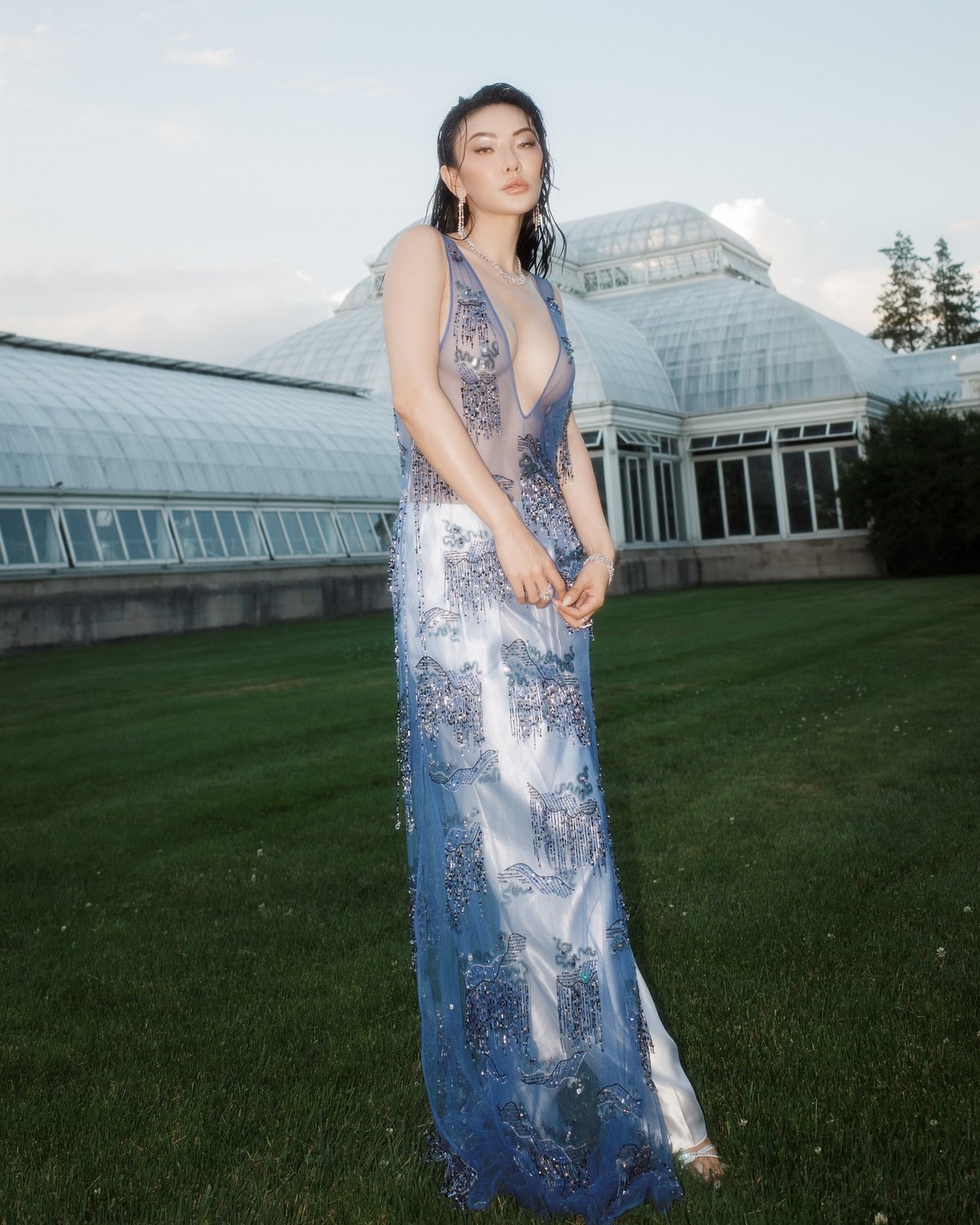 Новогодние платья 2027: встречаем праздник стильно