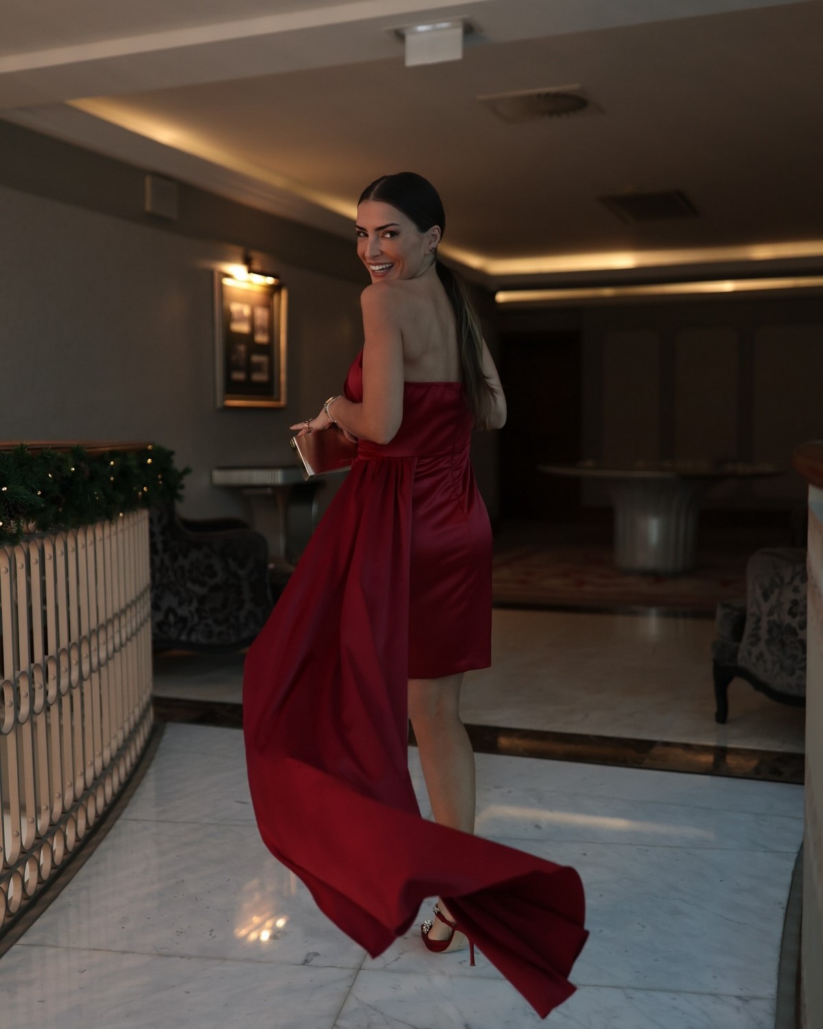 Новогодние платья 2027: встречаем праздник стильно