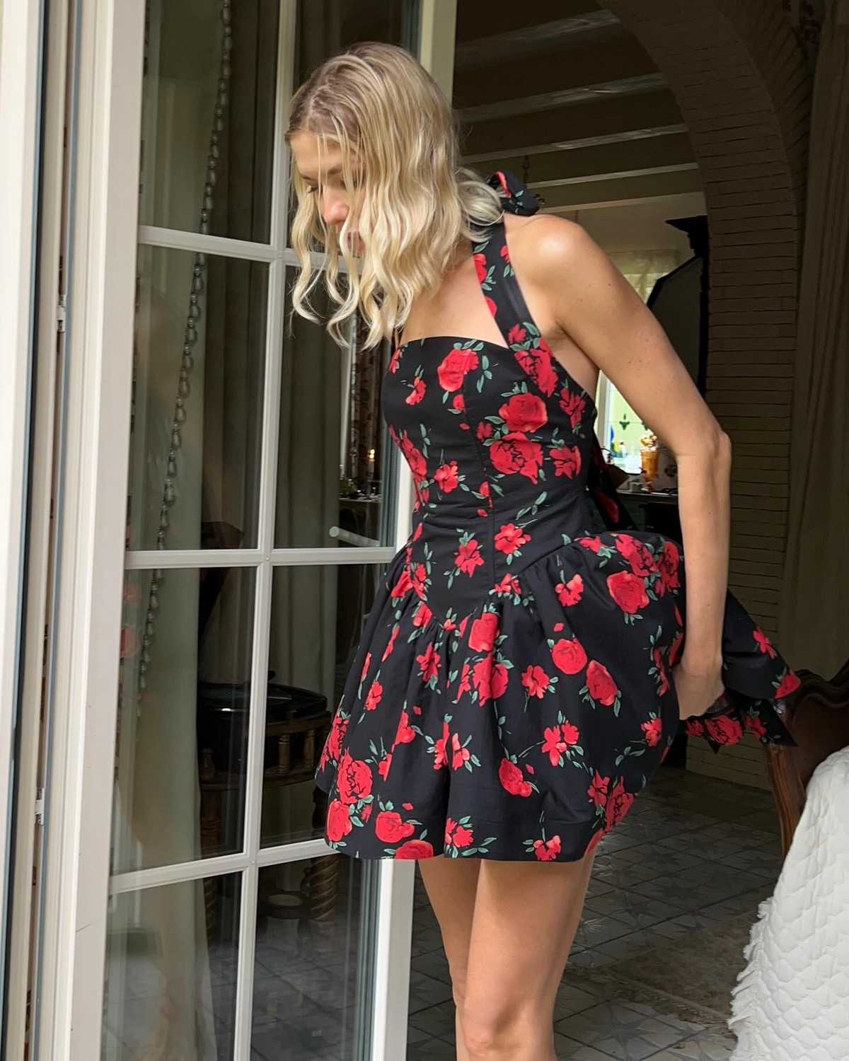 Новогодние платья 2027: встречаем праздник стильно