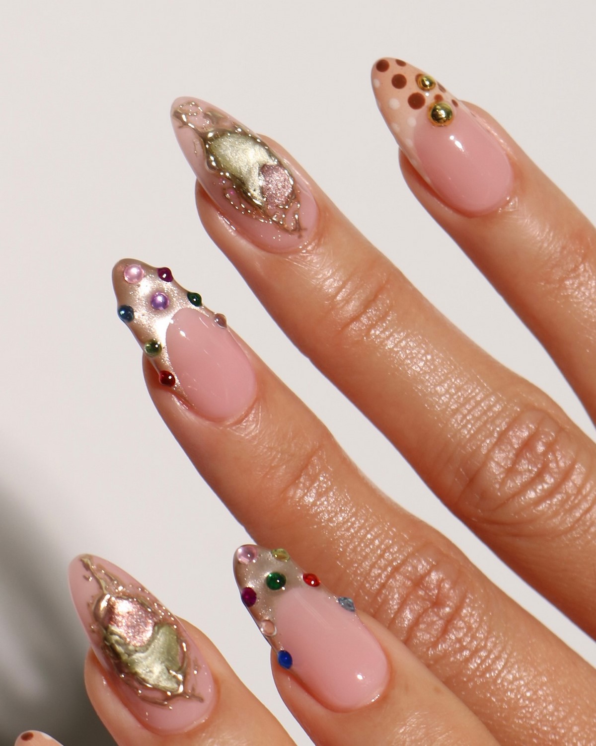 Маникюр в ноябре 2026 – трендовые стили нейл-дизайна