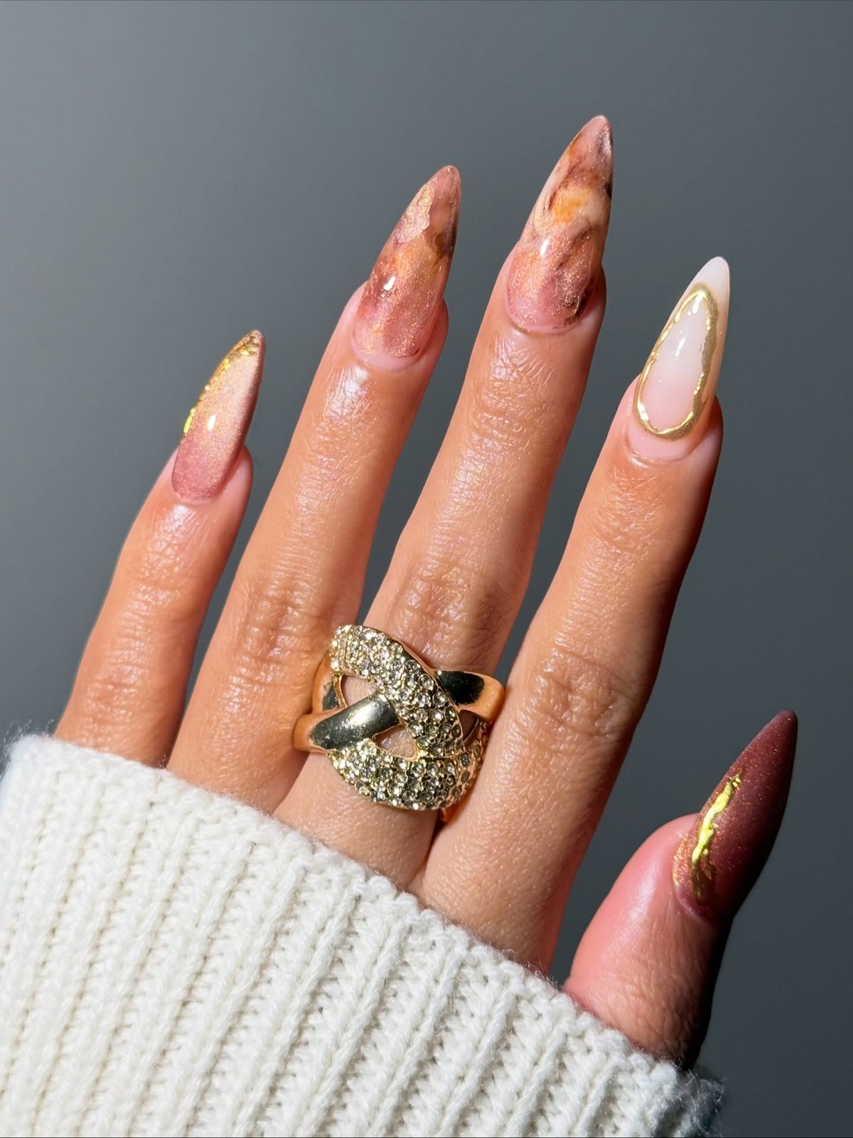 Маникюр в ноябре 2026 – трендовые стили нейл-дизайна