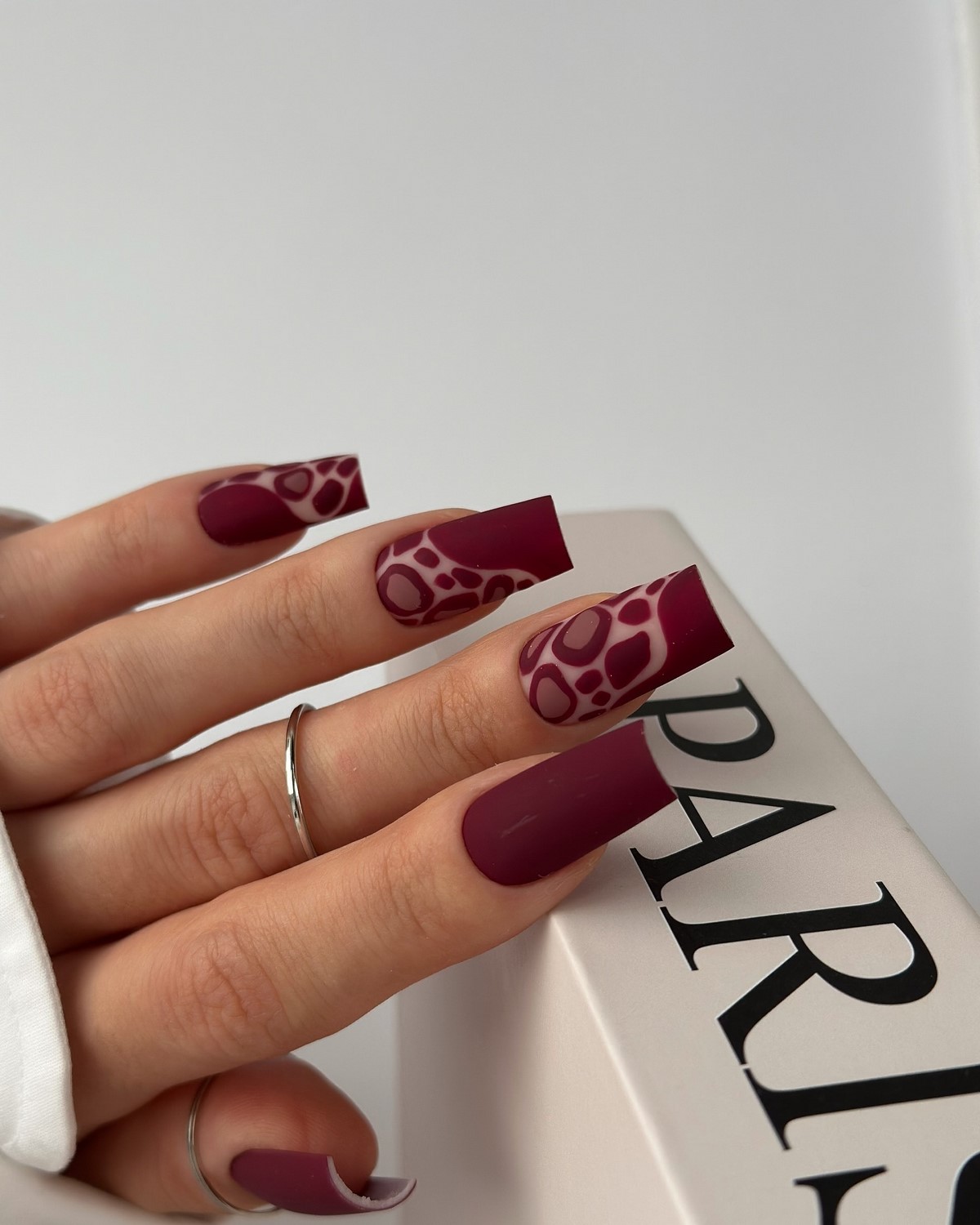 Маникюр в ноябре 2026 – трендовые стили нейл-дизайна