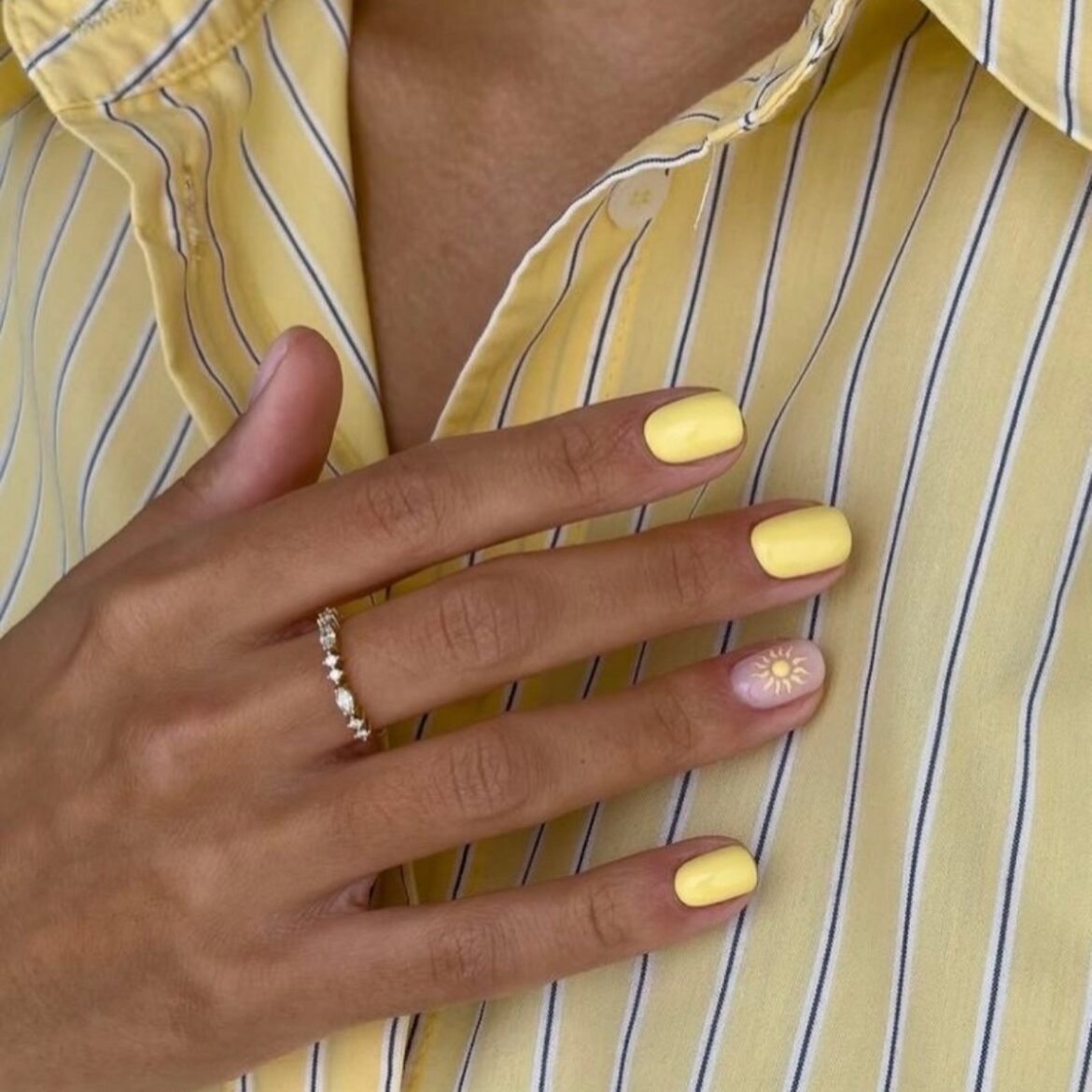 Желтый маникюр вместо нюда: тренд, который захватил весну
