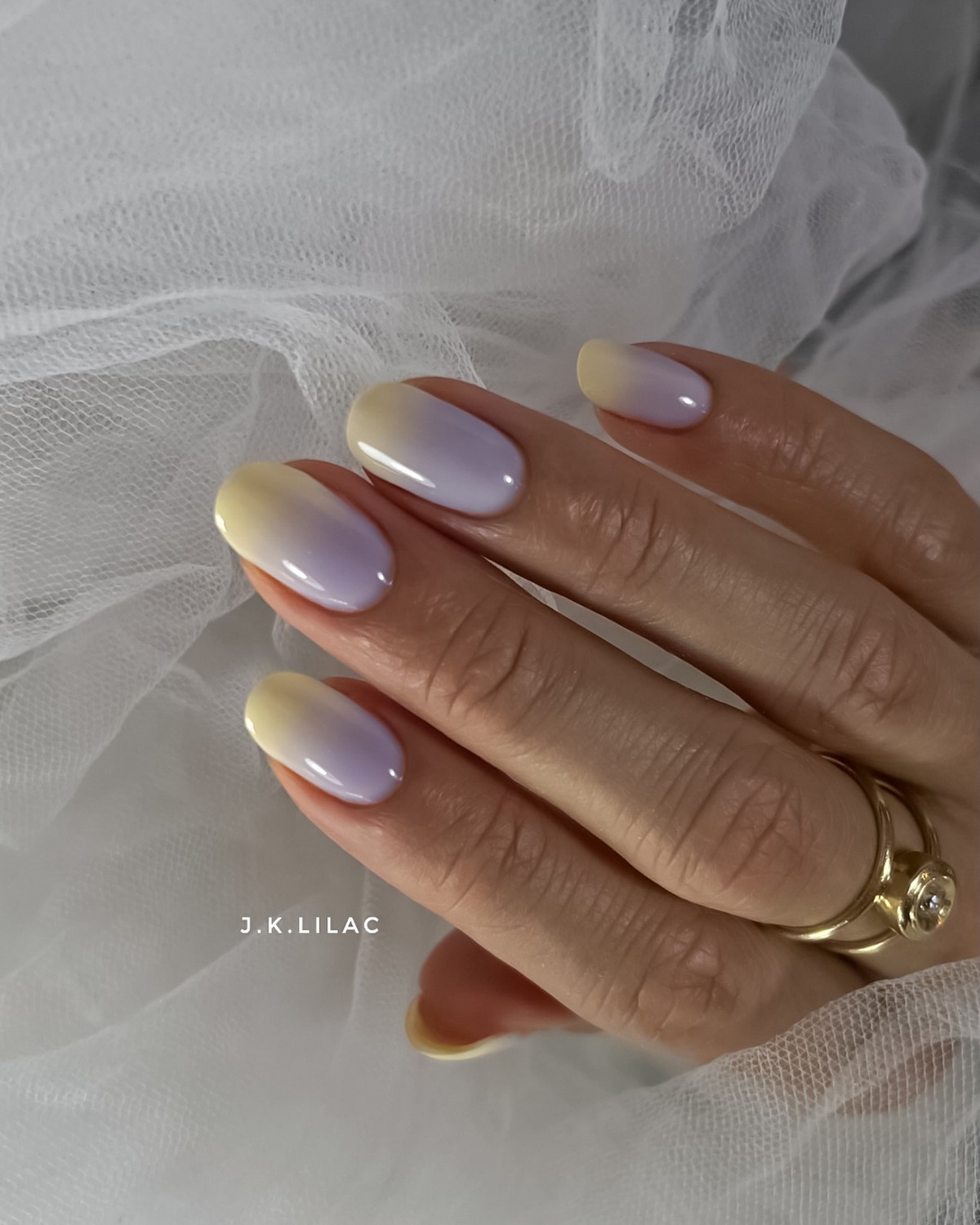 Желтый маникюр вместо нюда: тренд, который захватил весну