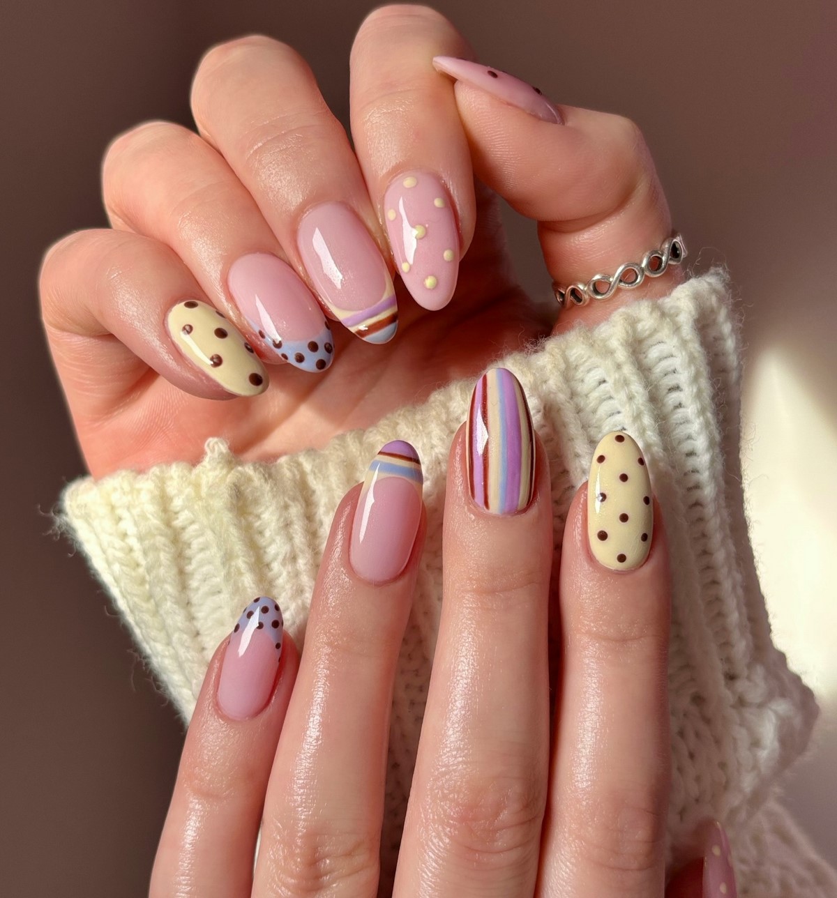 Желтый маникюр вместо нюда: тренд, который захватил весну