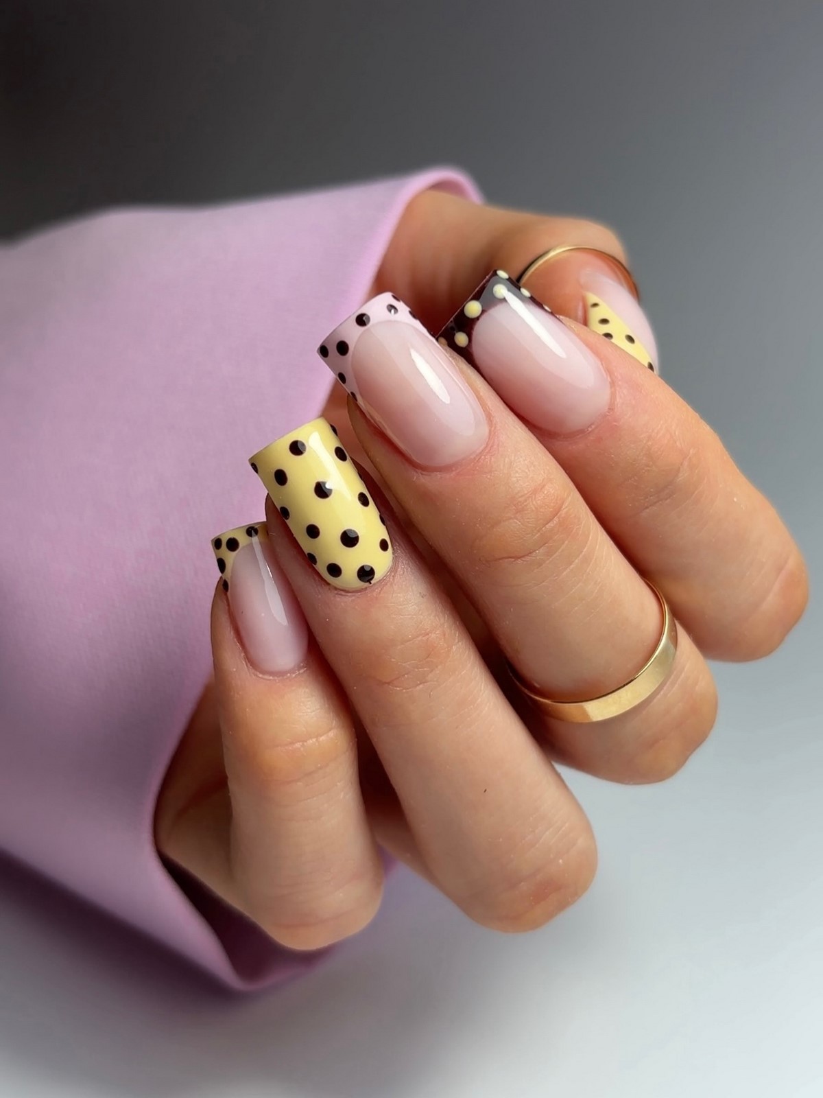 Желтый маникюр вместо нюда: тренд, который захватил весну