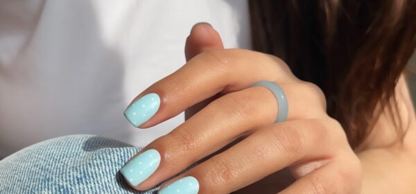 Маникюр, который выглядит аккуратно — его делают чаще всего сейчас