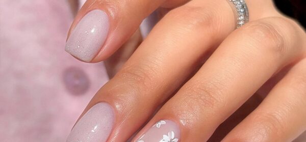 Минимализм на ногтях весной 2026: тонкие детали вместо дизайна
