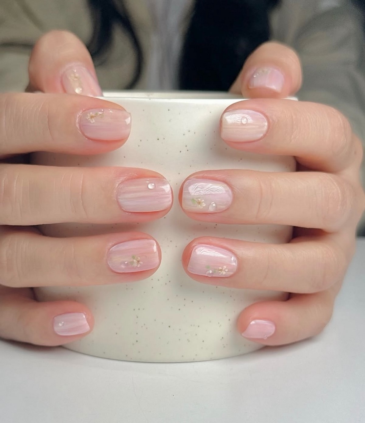 Маникюр, который выглядит аккуратно — его делают чаще всего сейчас