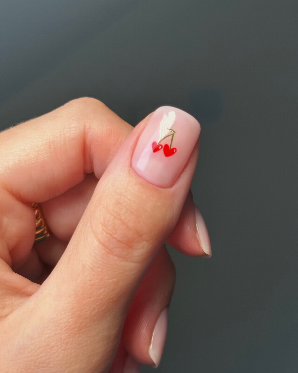 Прозрачные ногти весной 2026: идеи и варианты