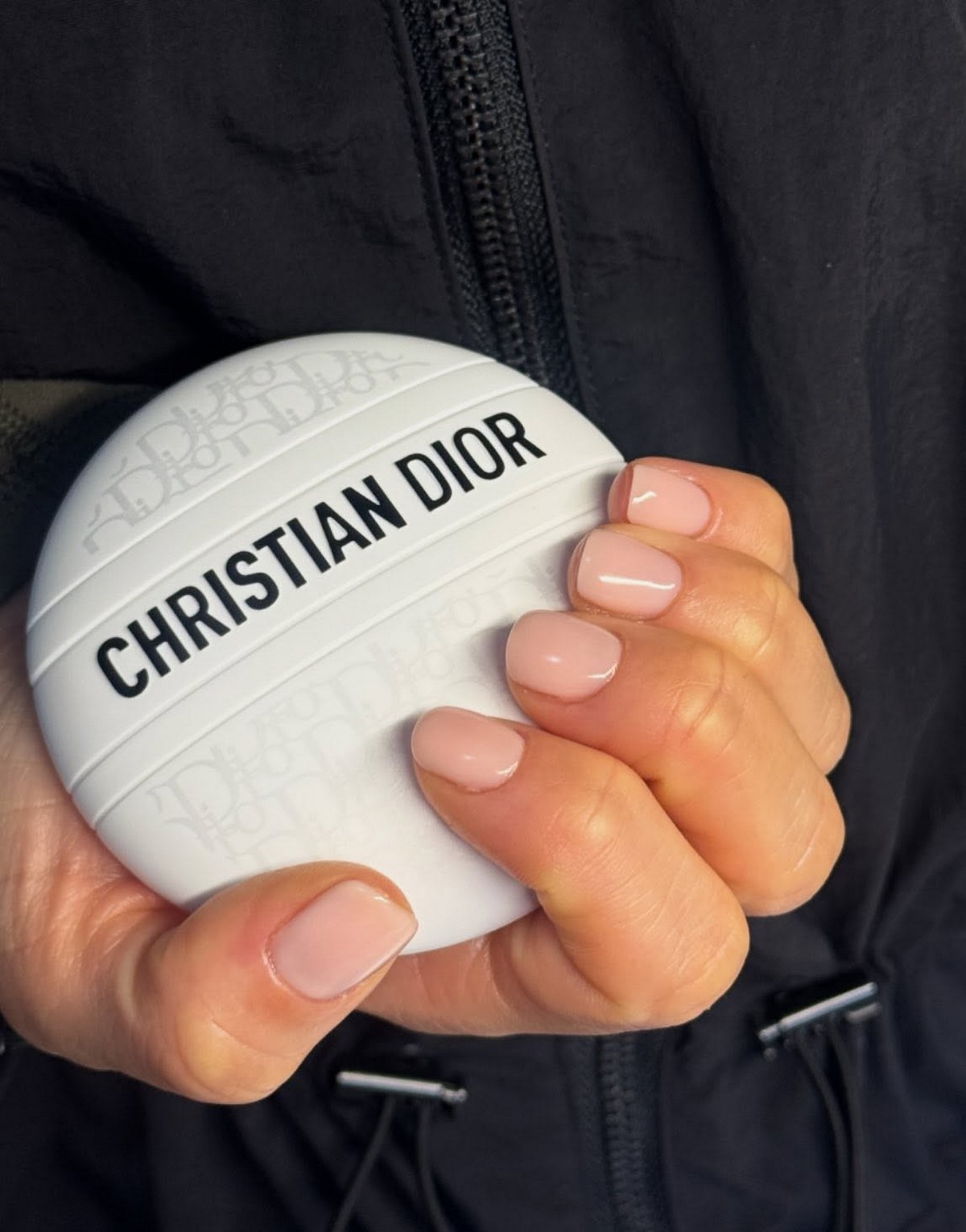 Френч устарел: маникюр, который выглядит дороже и уже его вытесняет