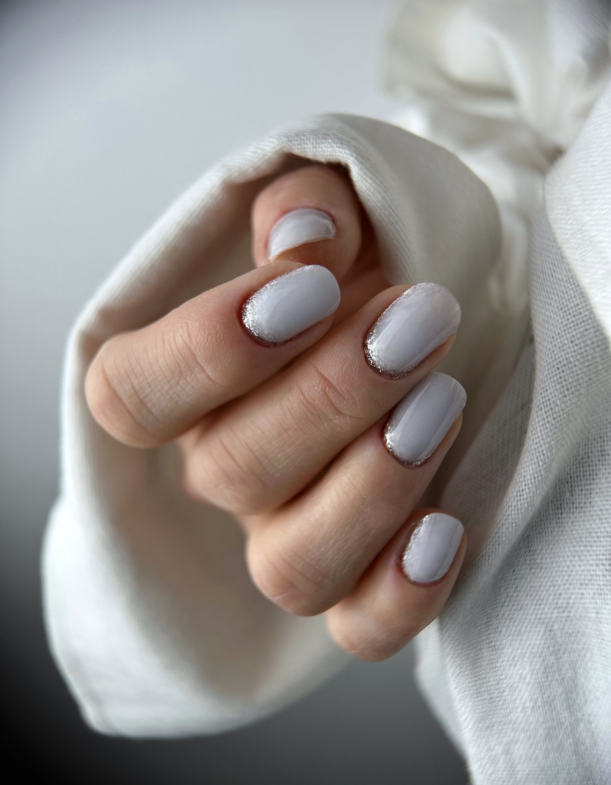 Маникюр, который выглядит аккуратно — его делают чаще всего сейчас