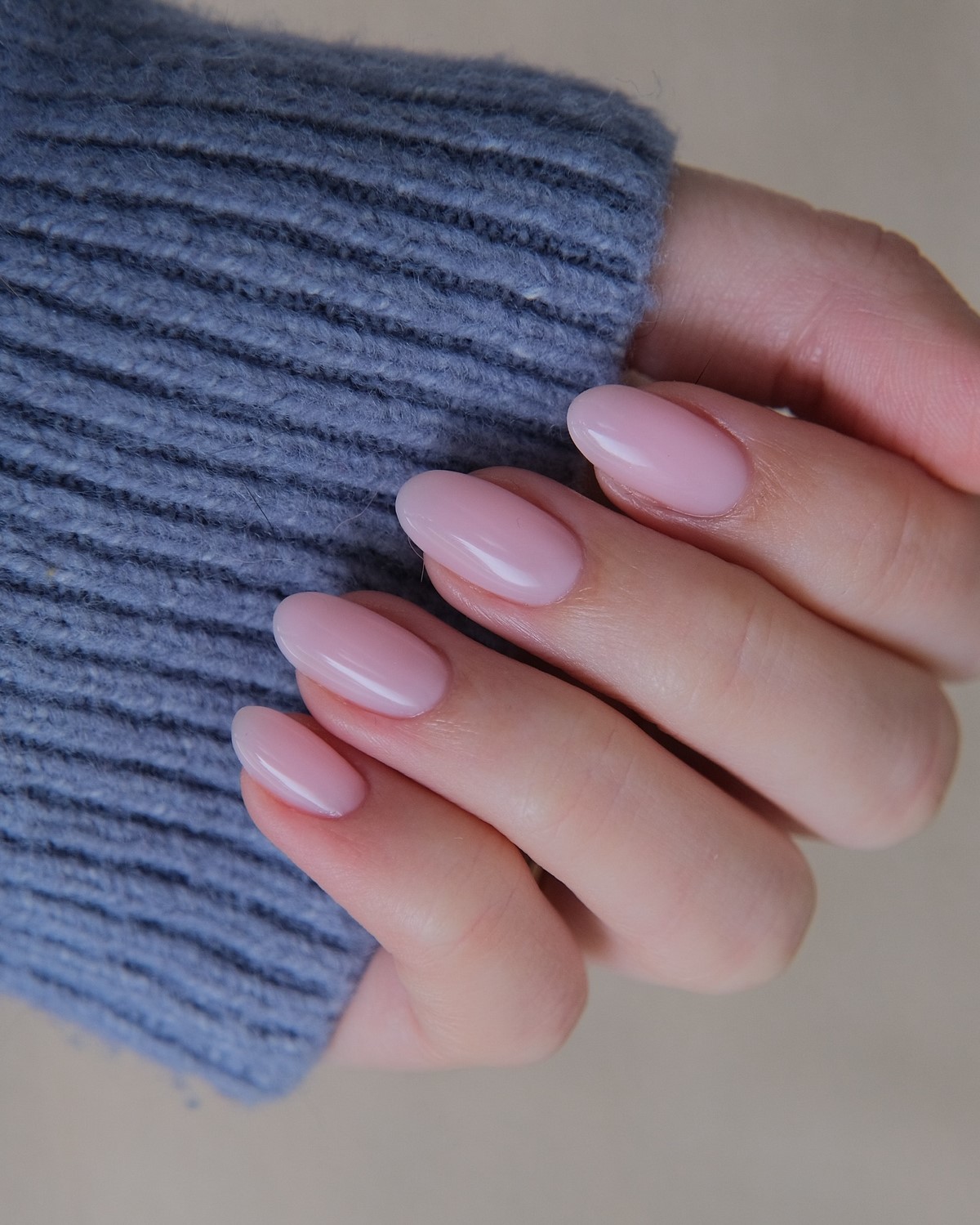 Френч устарел: маникюр, который выглядит дороже и уже его вытесняет