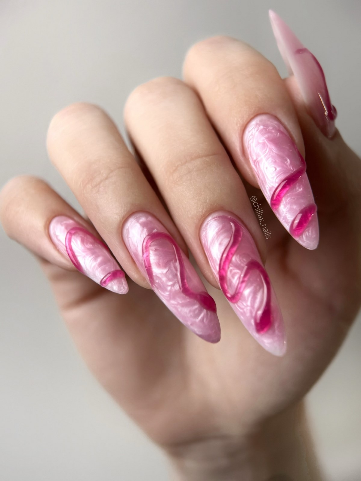 Маникюр, который старит руки: ошибки, которые делают образ старше