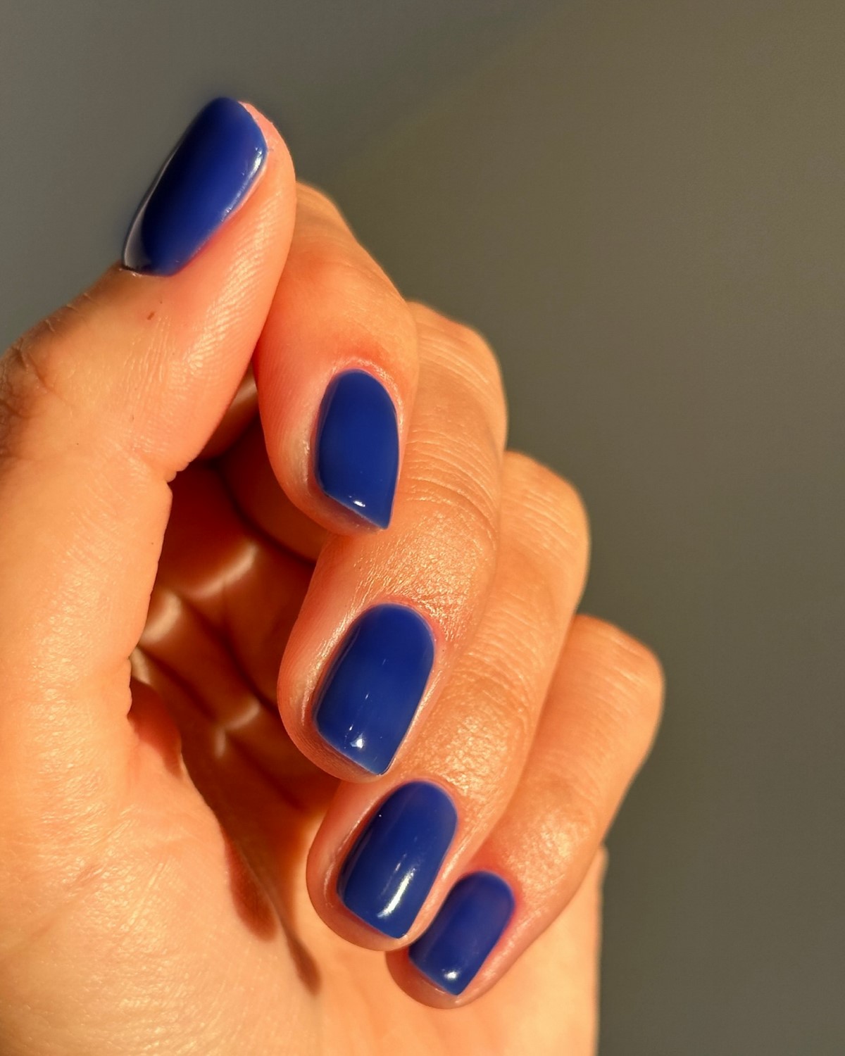 Маникюр 2026: короткие ногти, которые неожиданно меняют образ